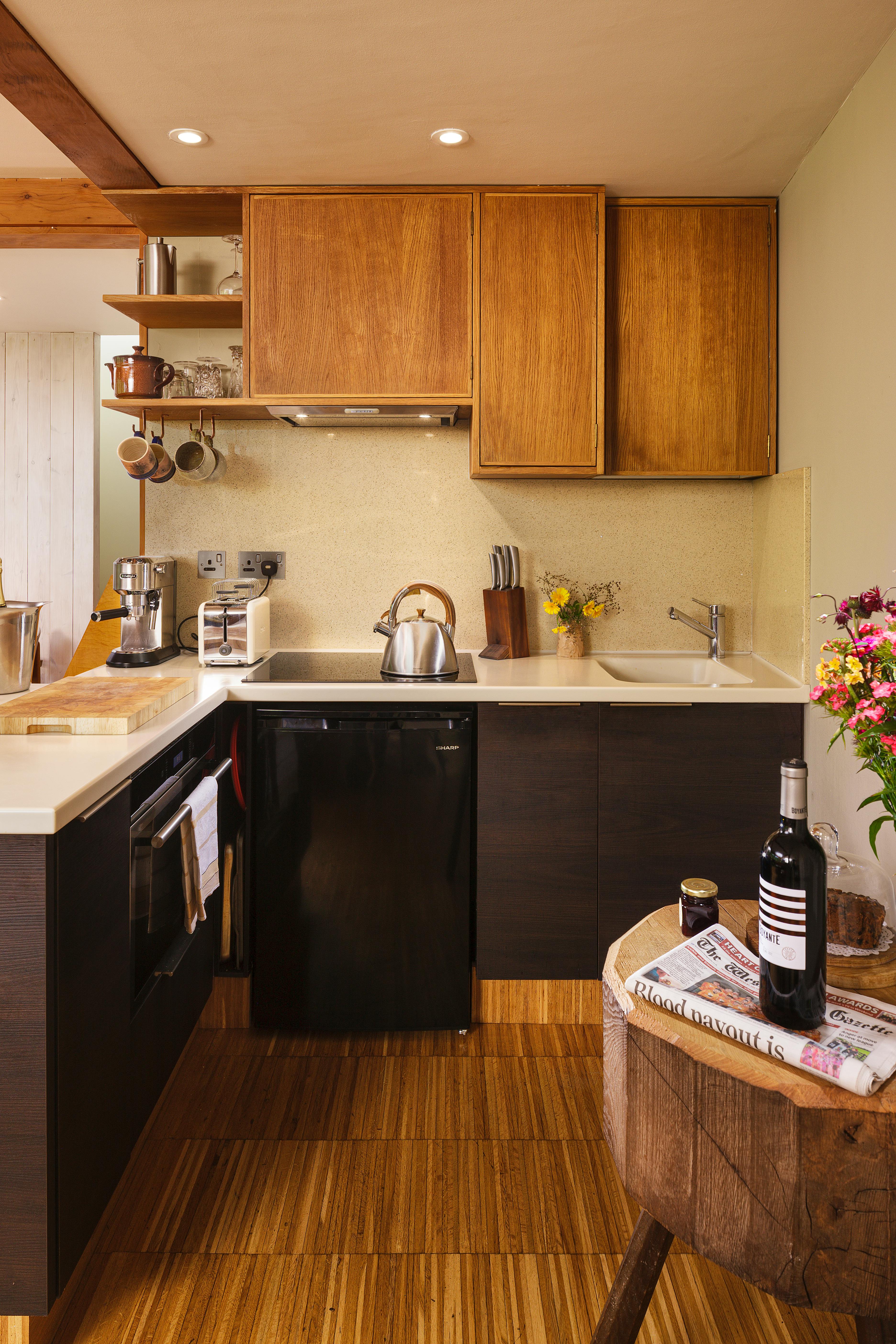 Compact, high-spec kitchen