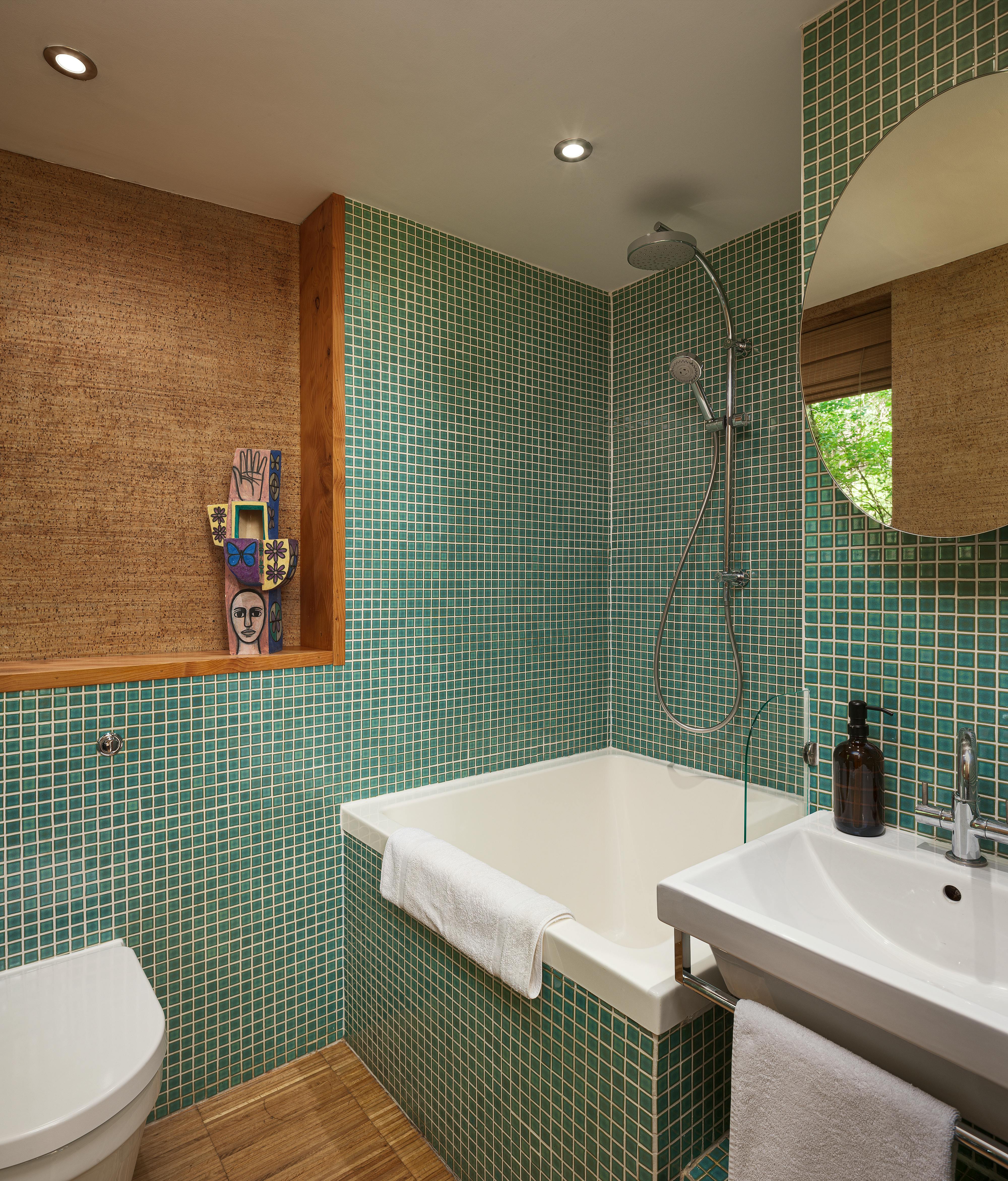 Luxurious Japanese style bathtub 