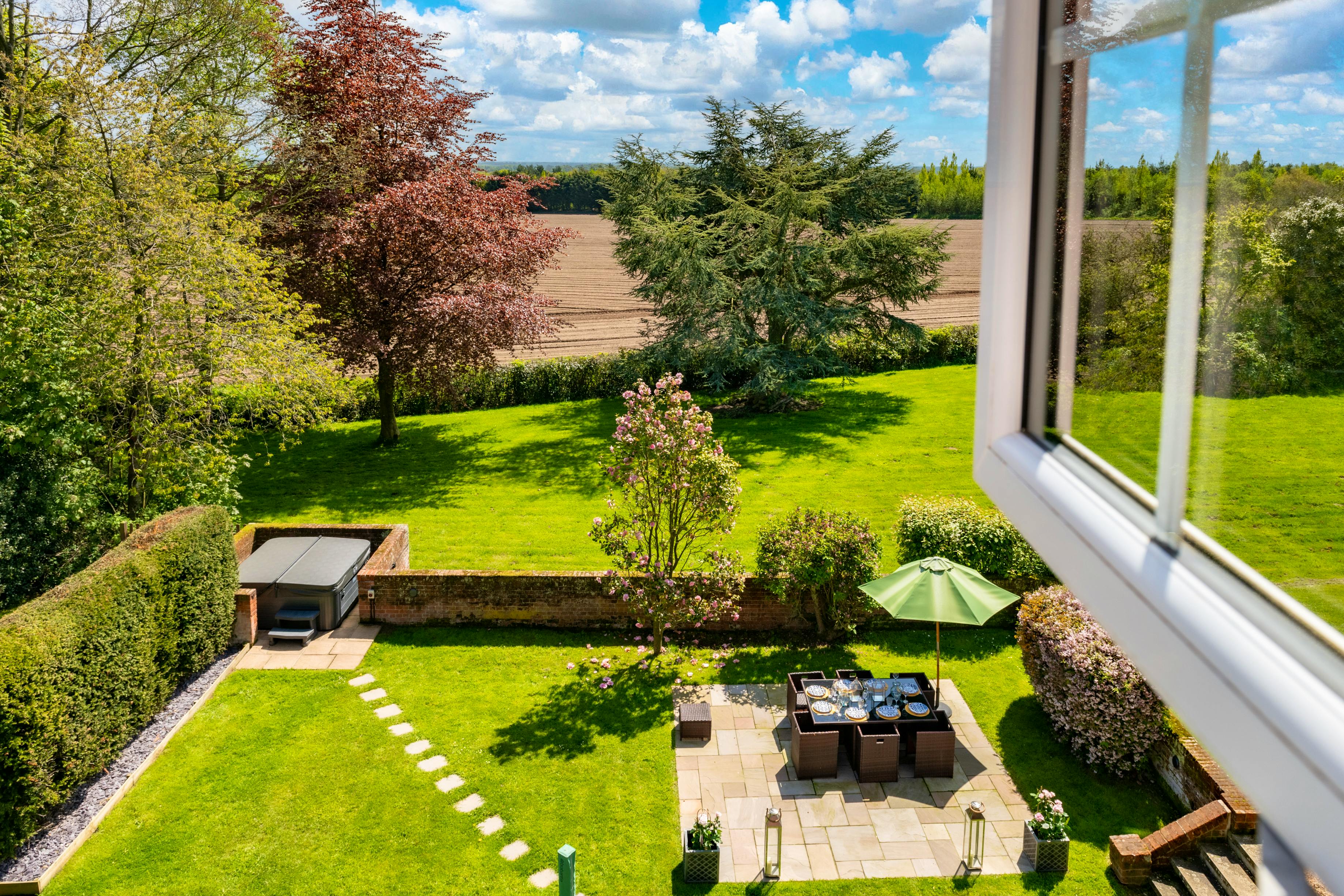 Hot tub and outdoor dining lawn