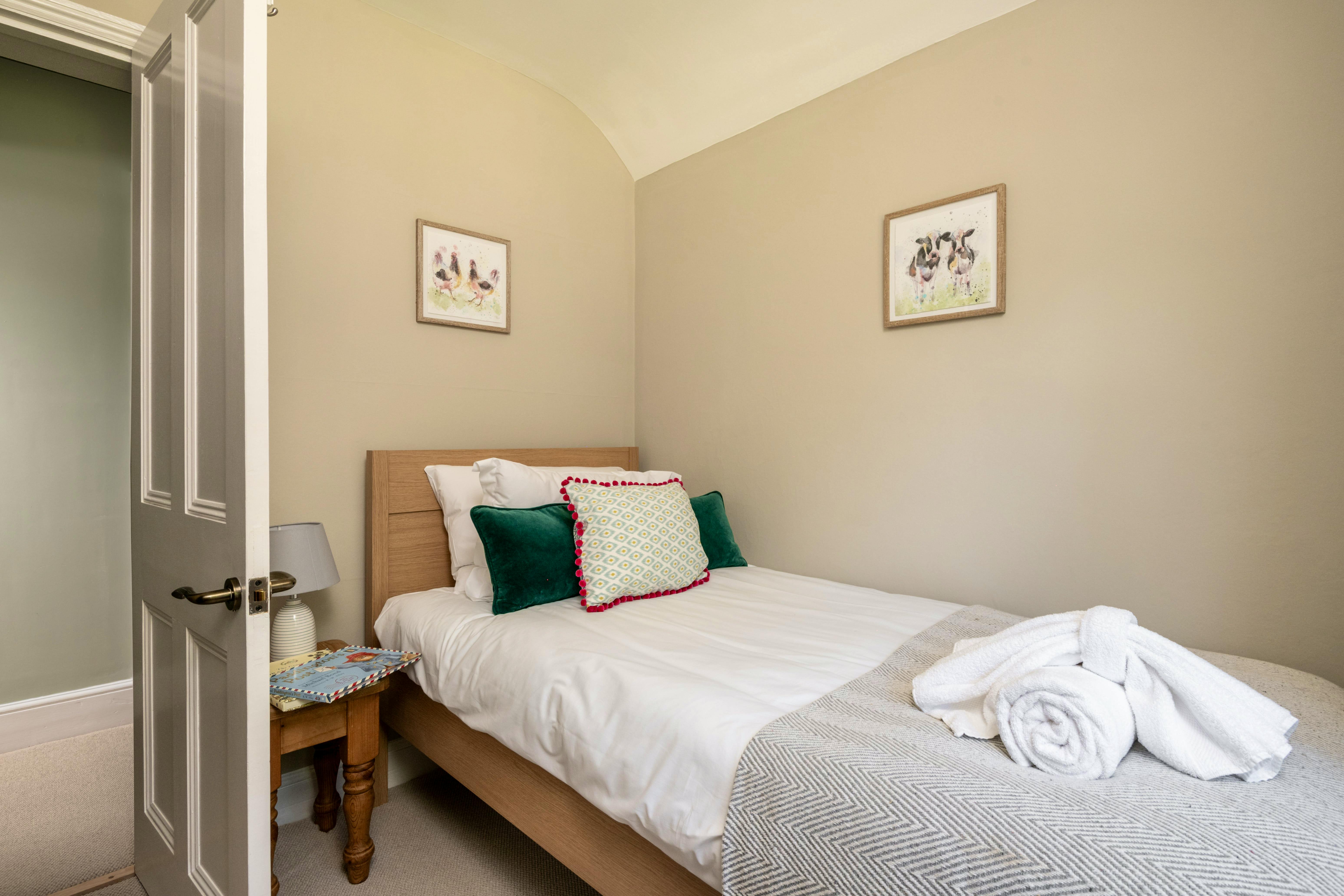 Single bedroom great for children