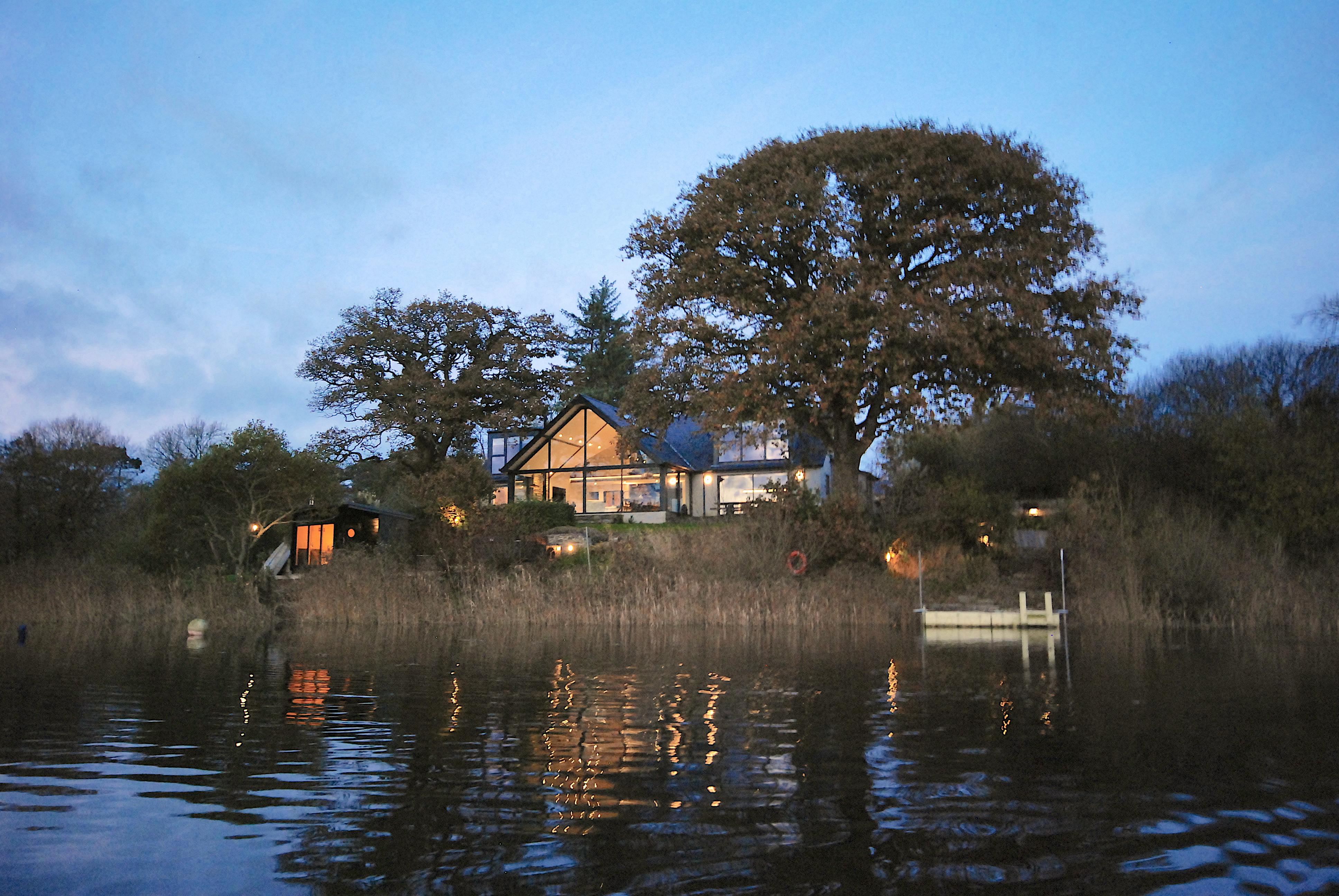 21 Beautiful Stays for Spring