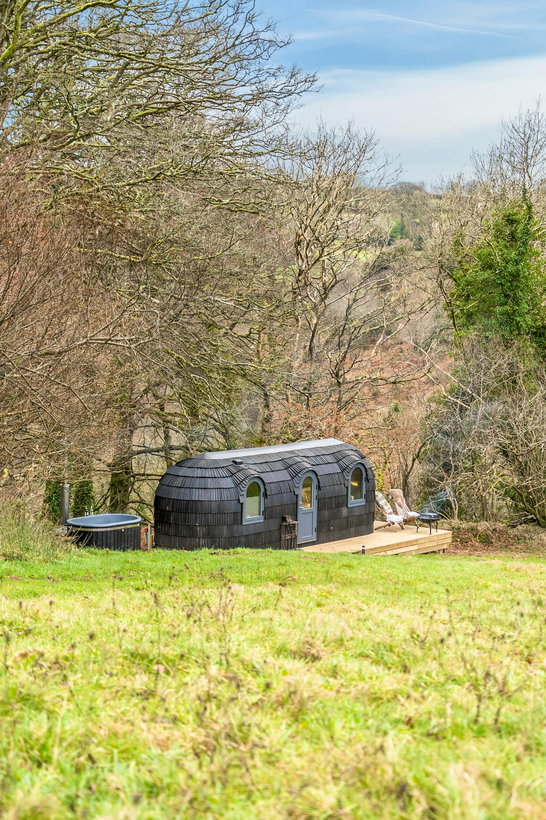 The Lost Cabin - with hot tub & pit