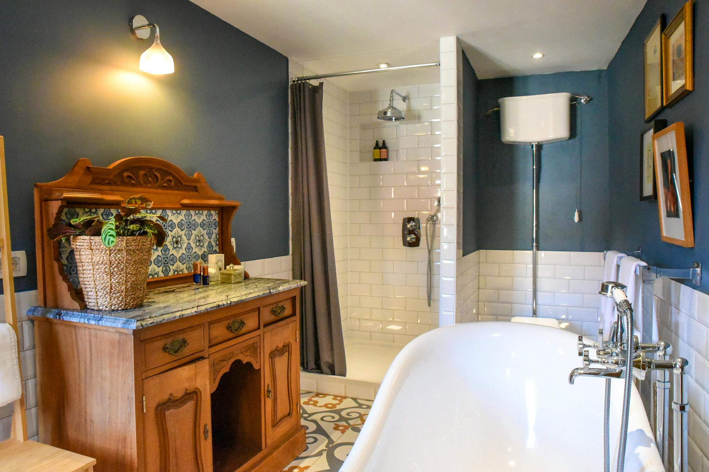 Amanda suite luxury bathroom 