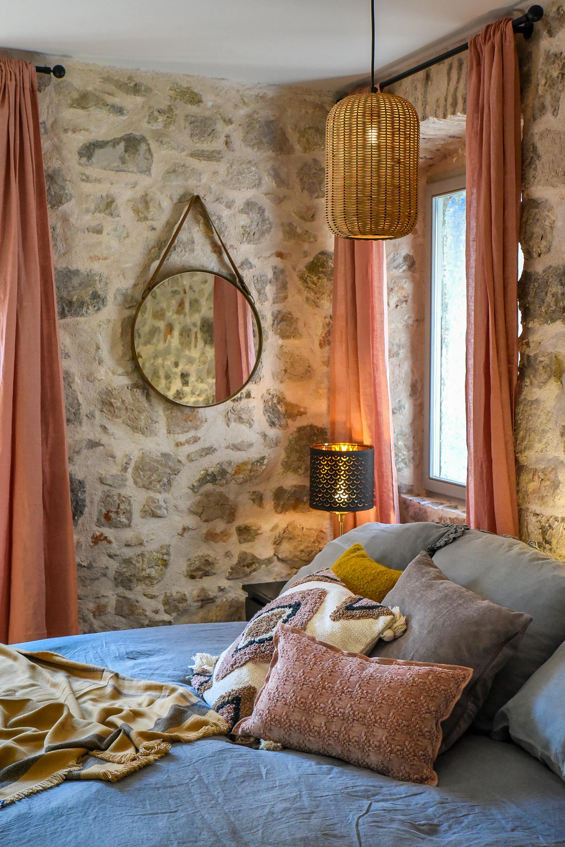 Lina suite super king bed 