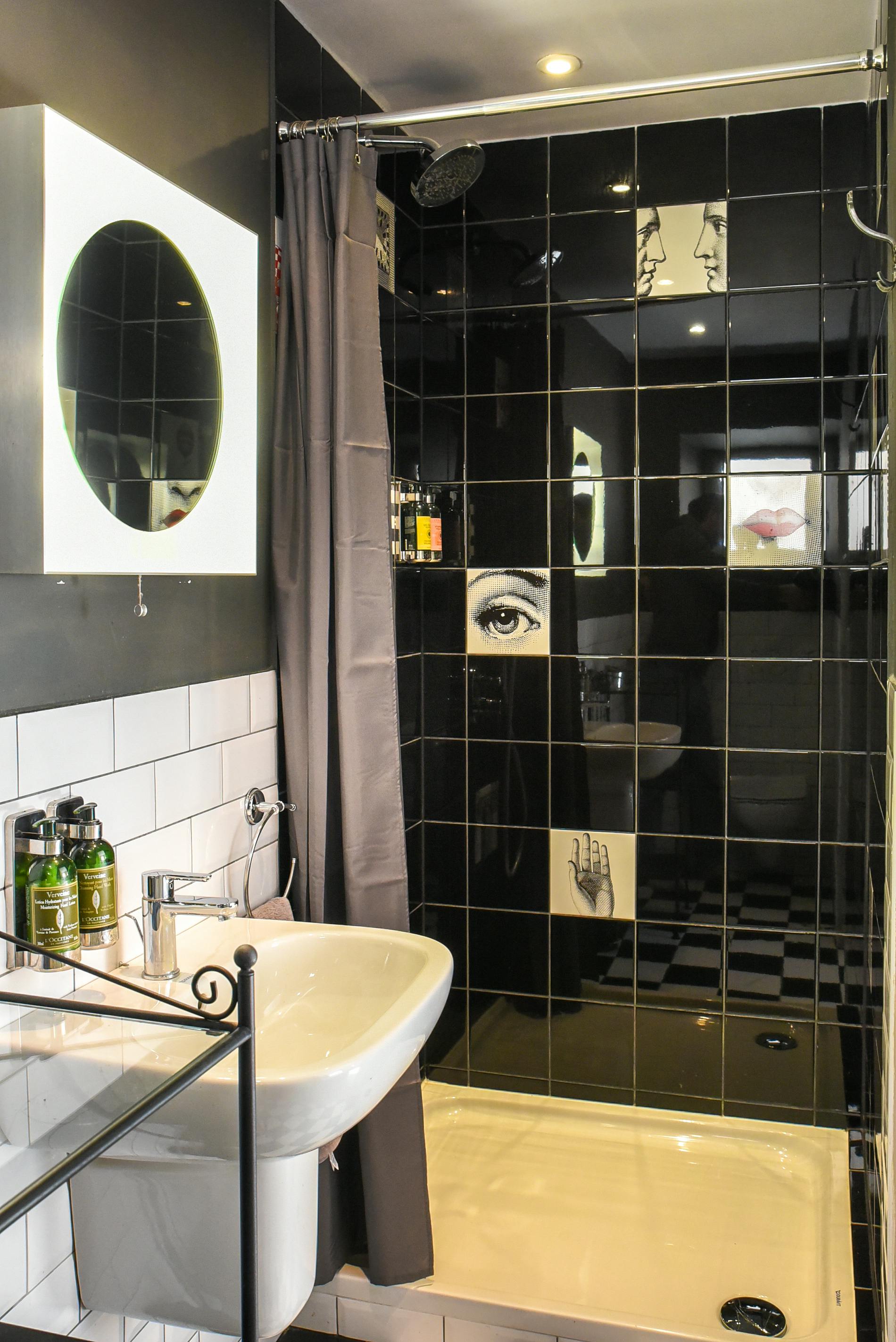 Lina suite en-suite shower room