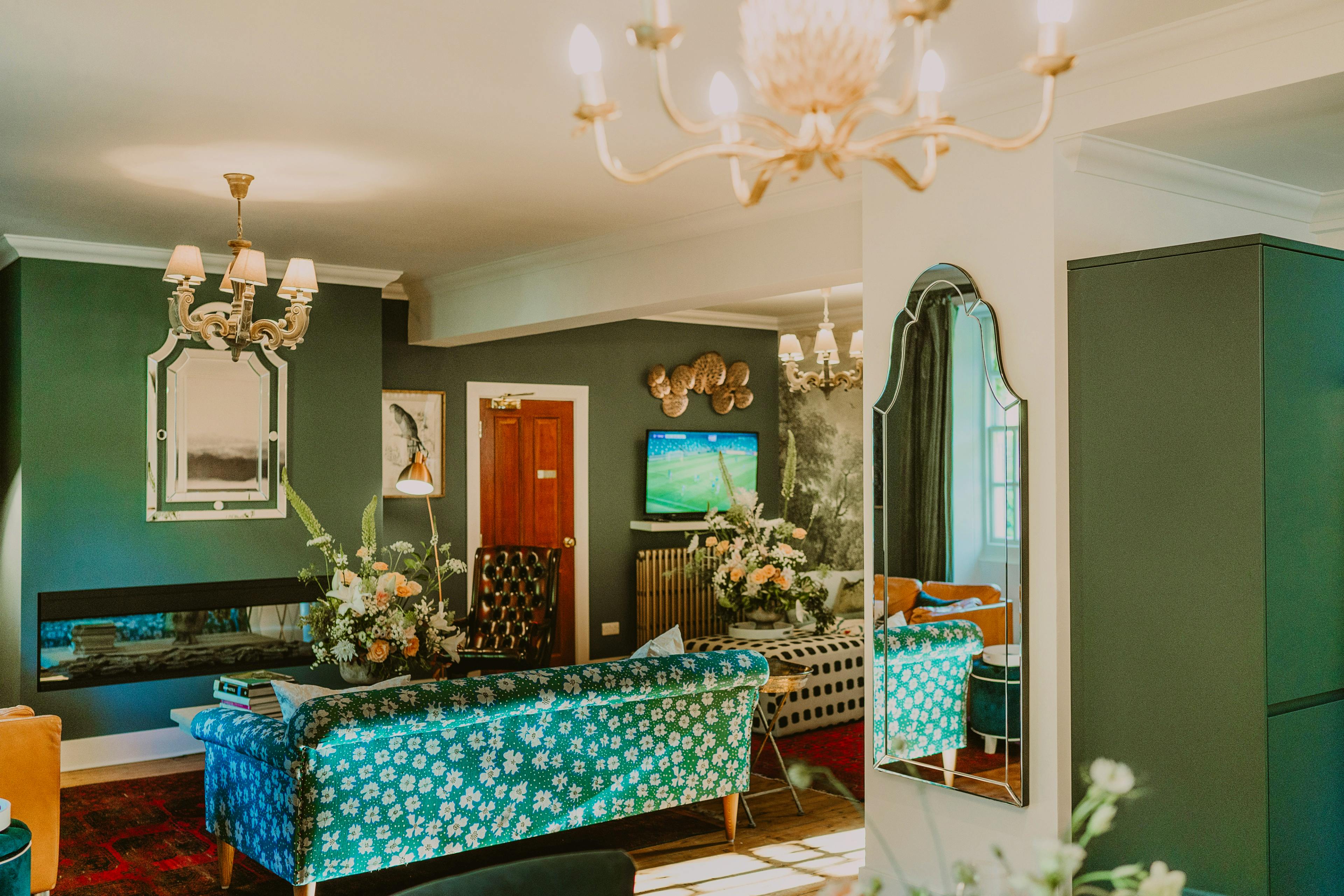 The Royal Apartment - Image 3