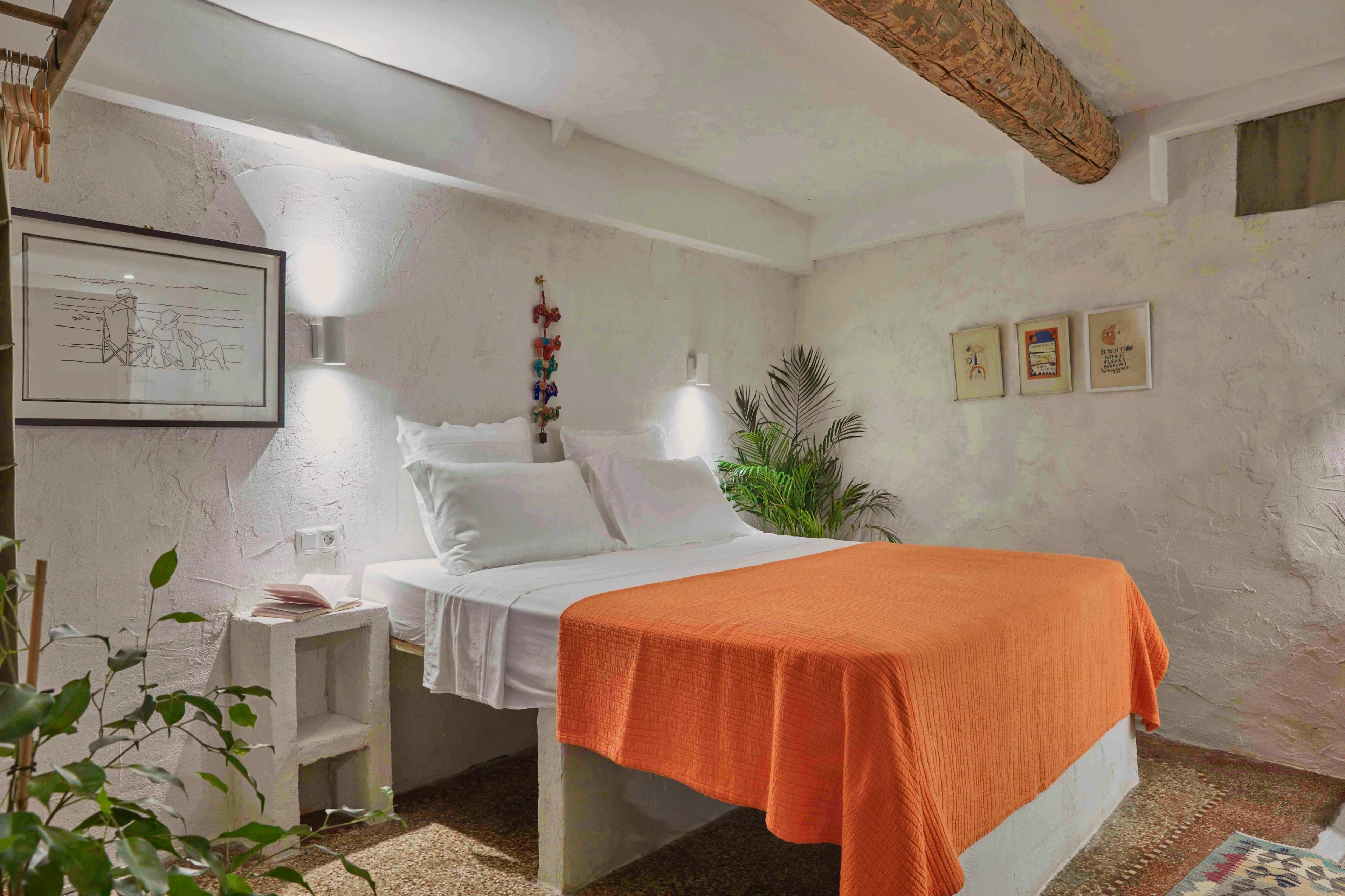 Extra large bed (180x200cm)