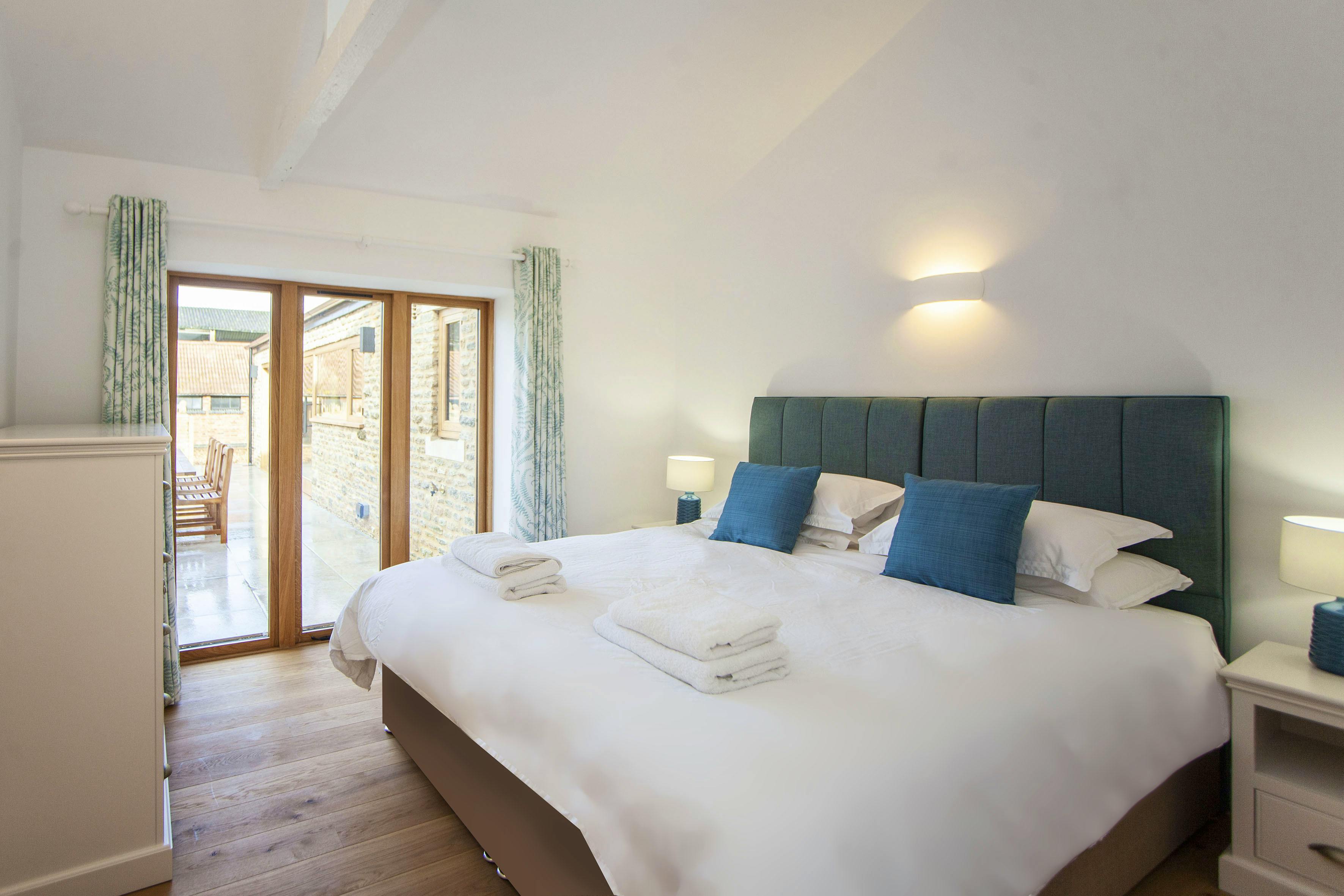 Coach House Barley bedroom