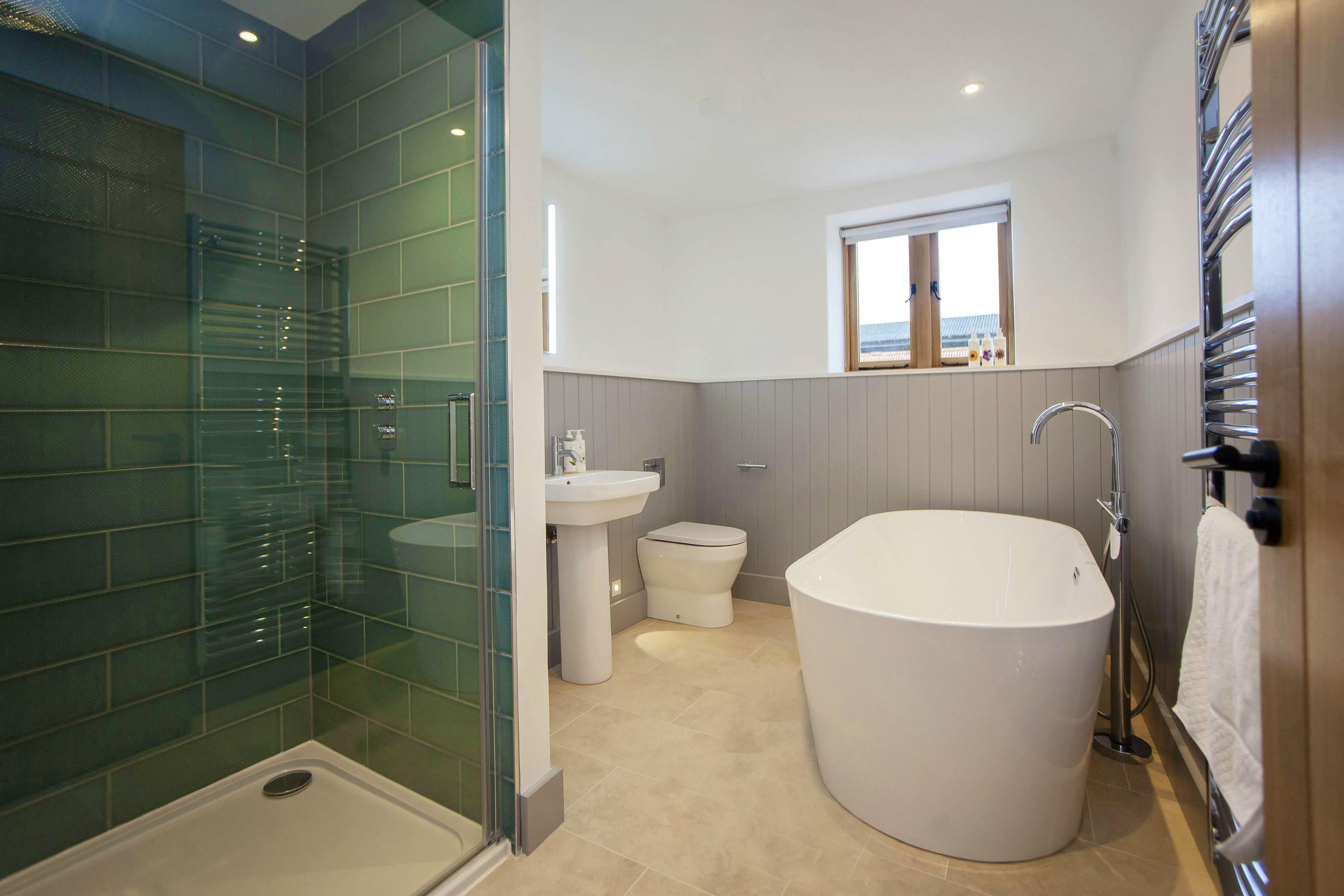 Coach House family bathroom