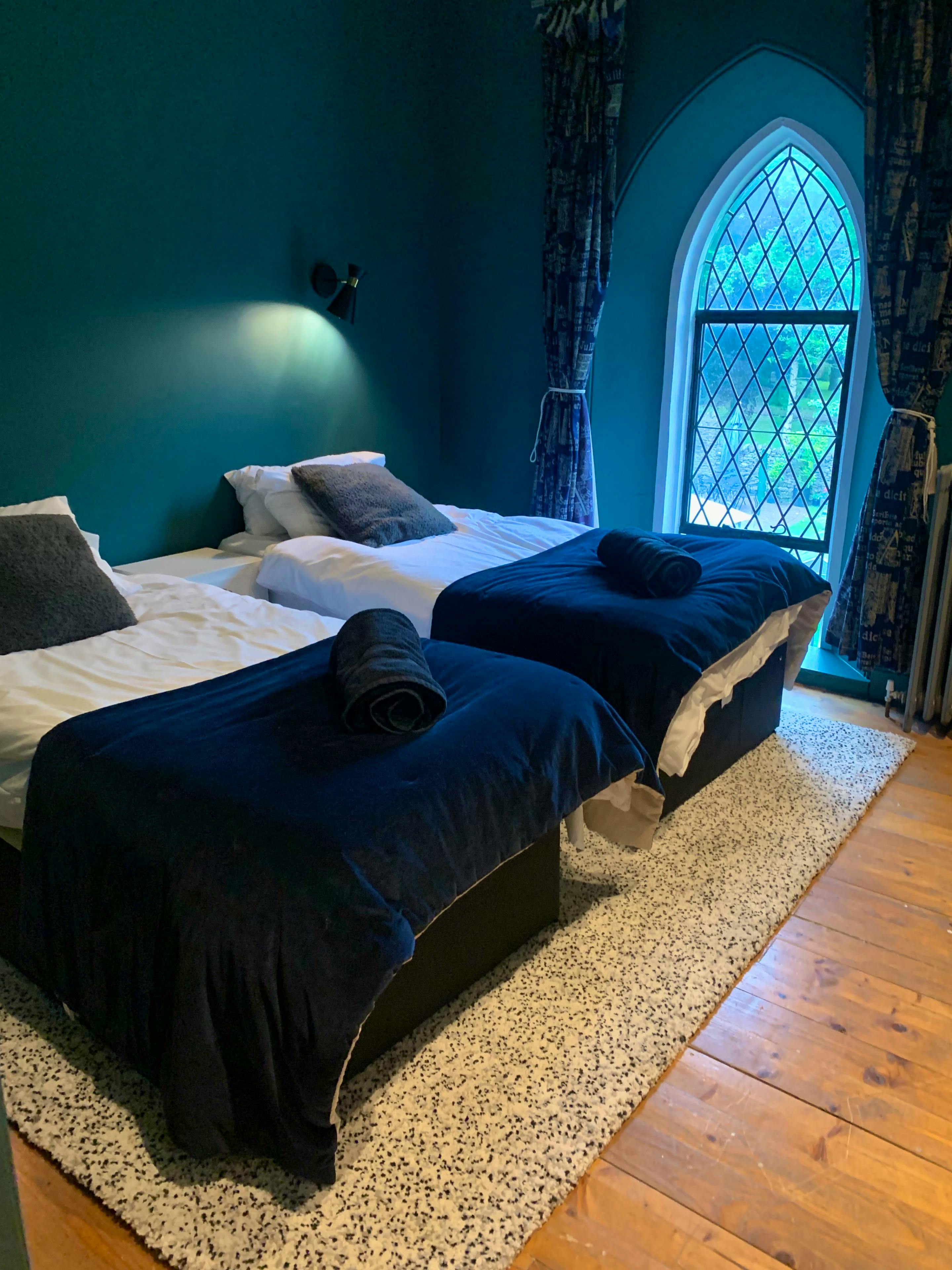 Bedroom 4 - 2 single beds