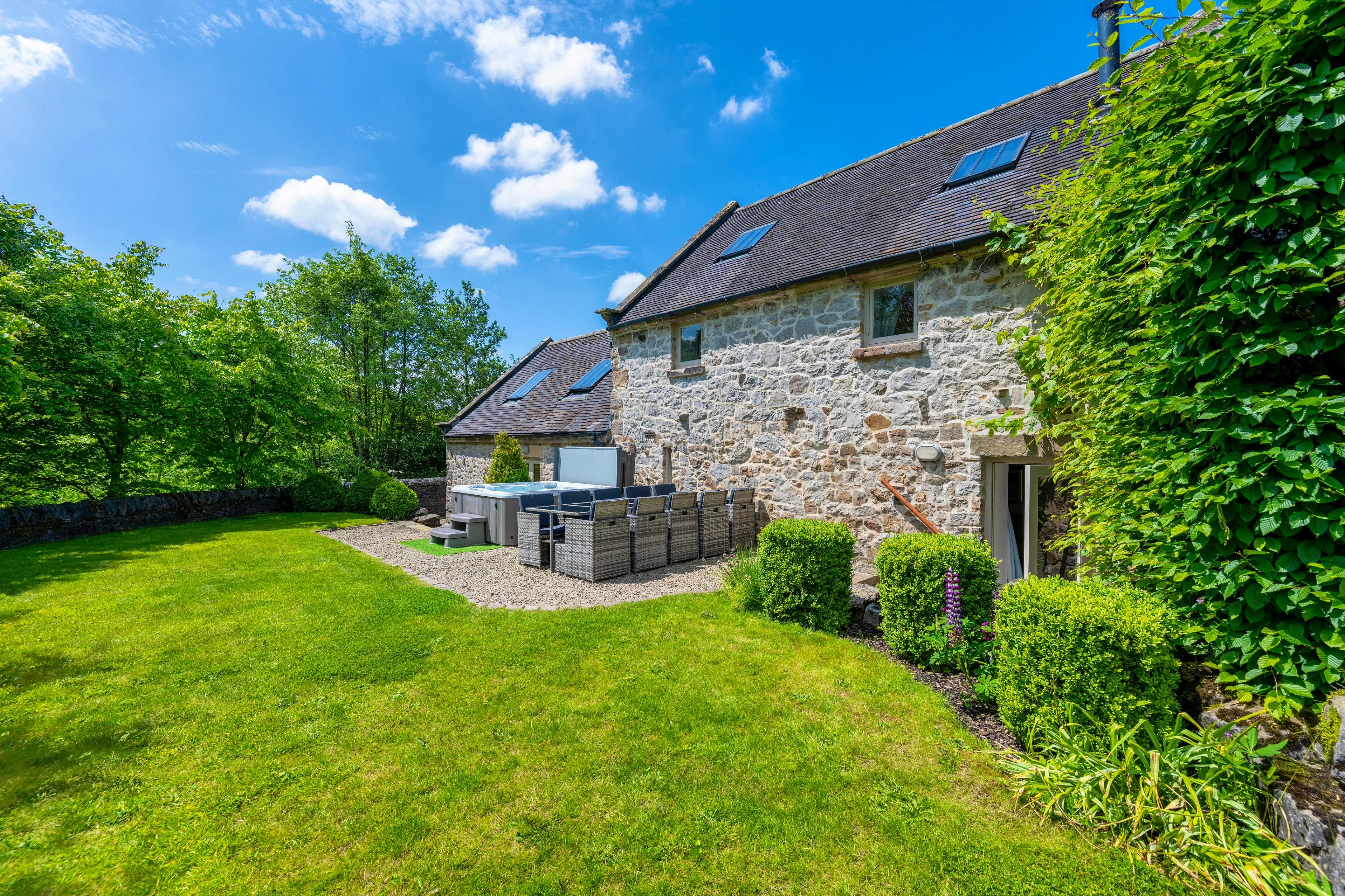 Exterior: Hot tub Add-on and Dining