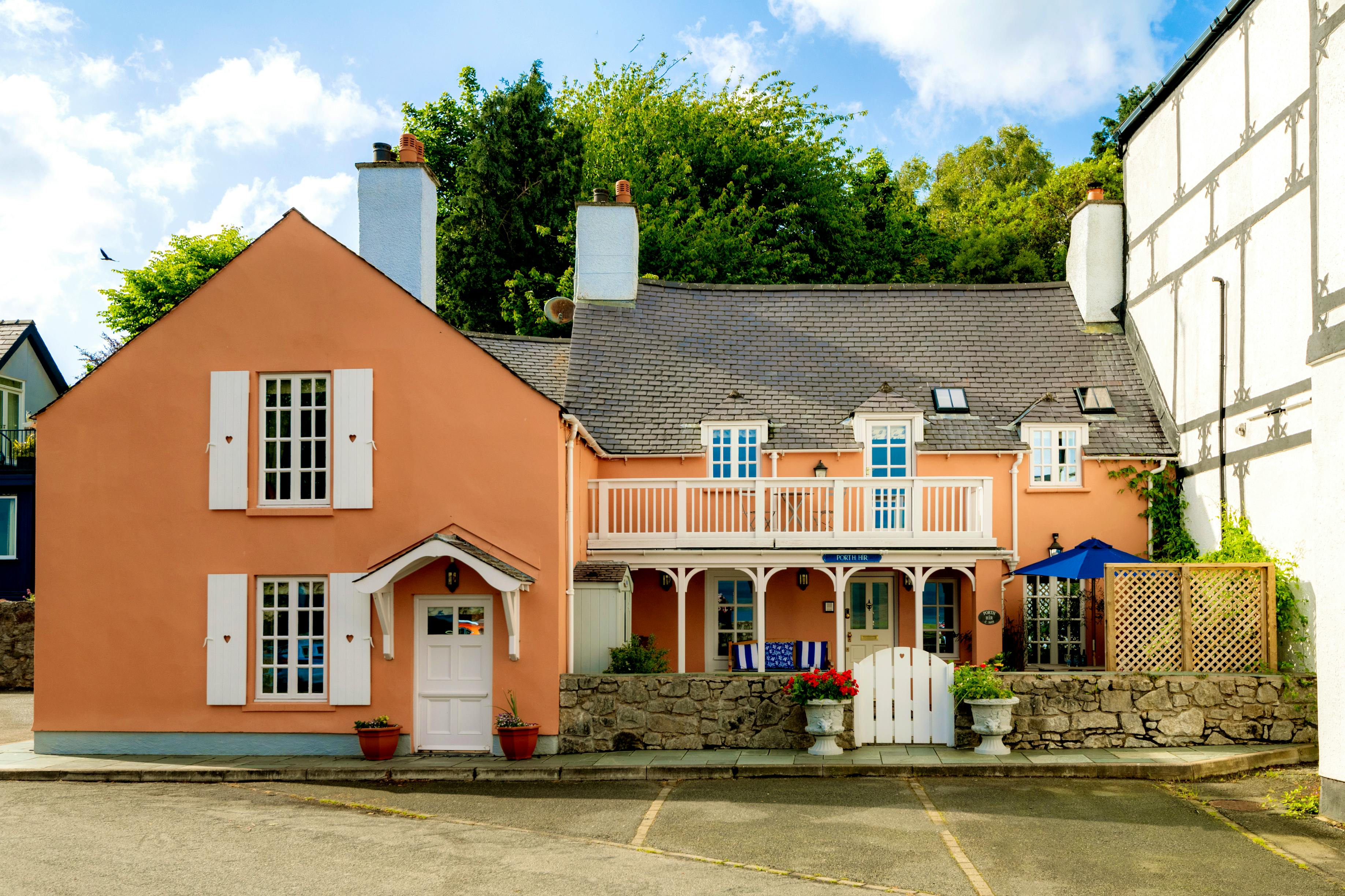 Spacious whole home and balcony