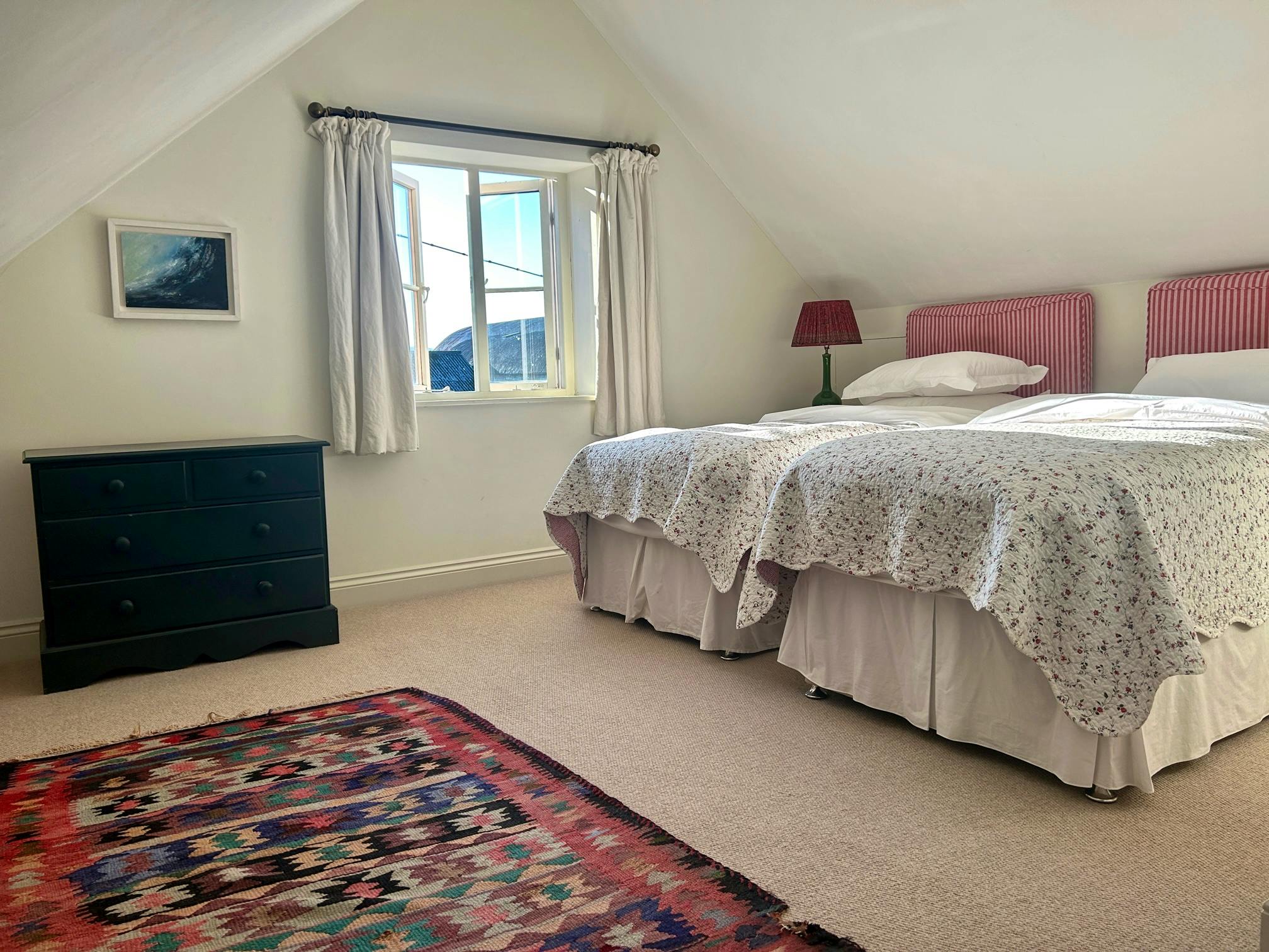 China White bedroom in Garden Cotta