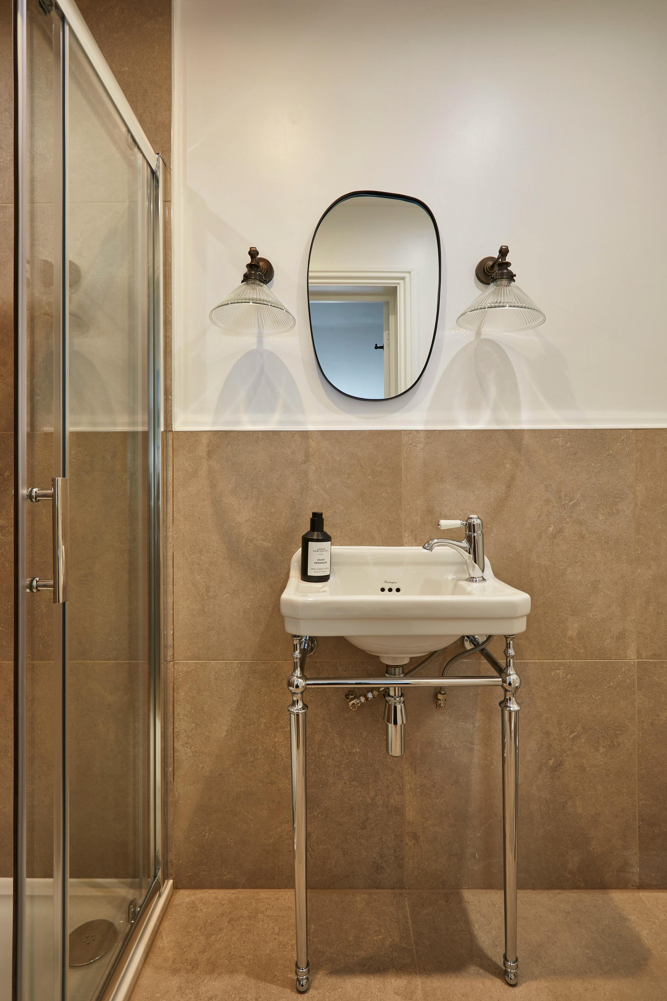 Apartment 4, bathroom