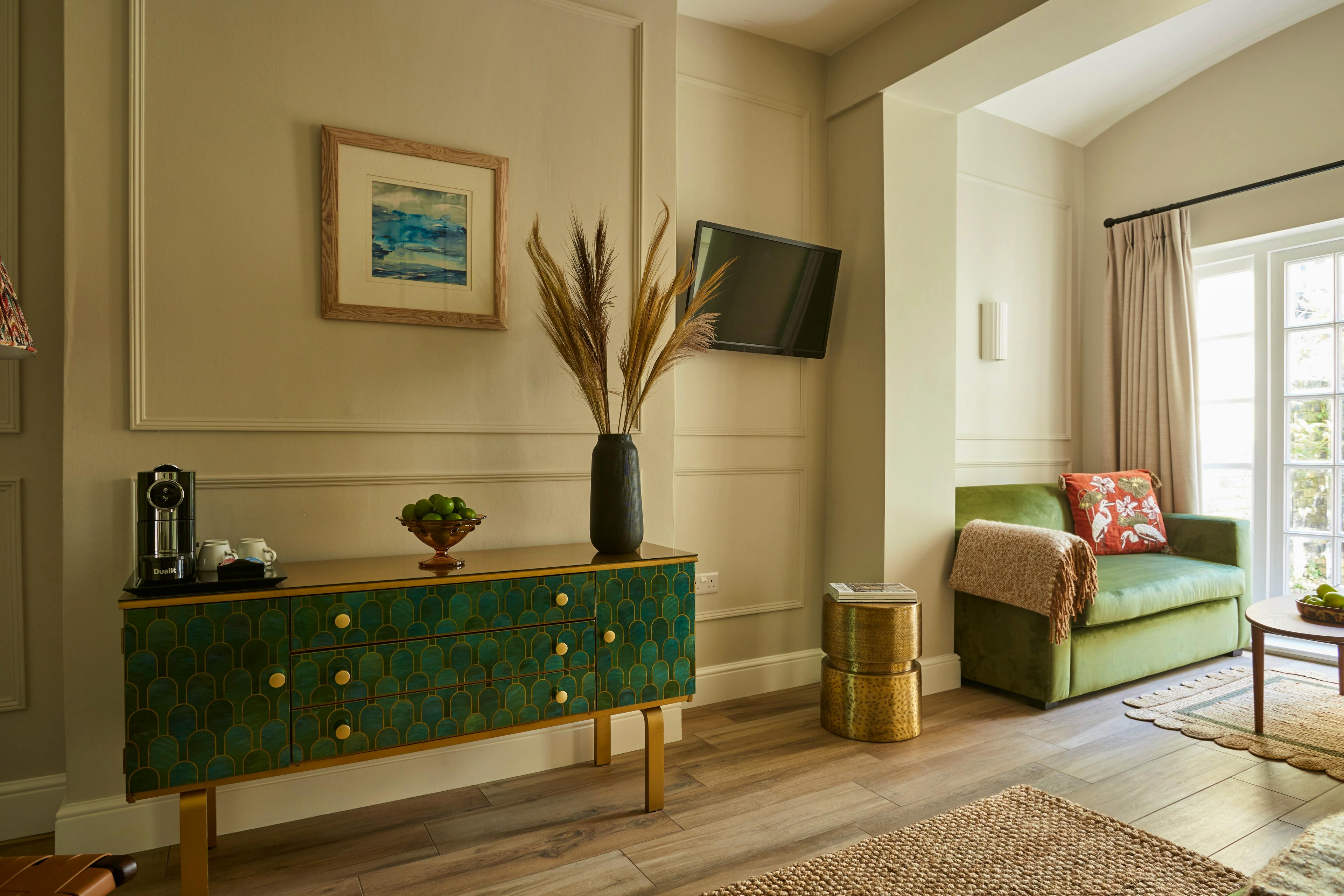 Apartment 3, living/ bedroom 