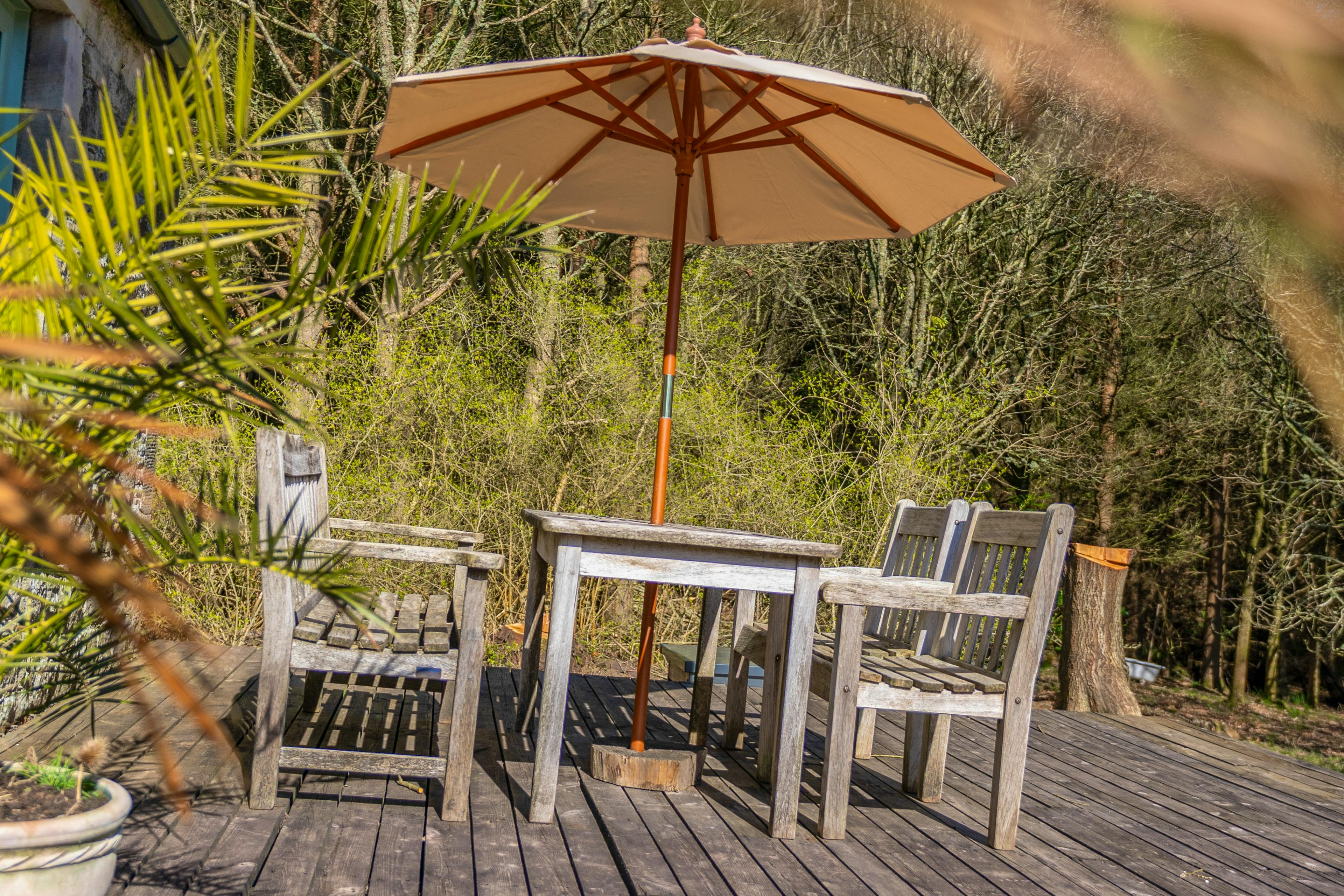 Al fresco dining on the deck