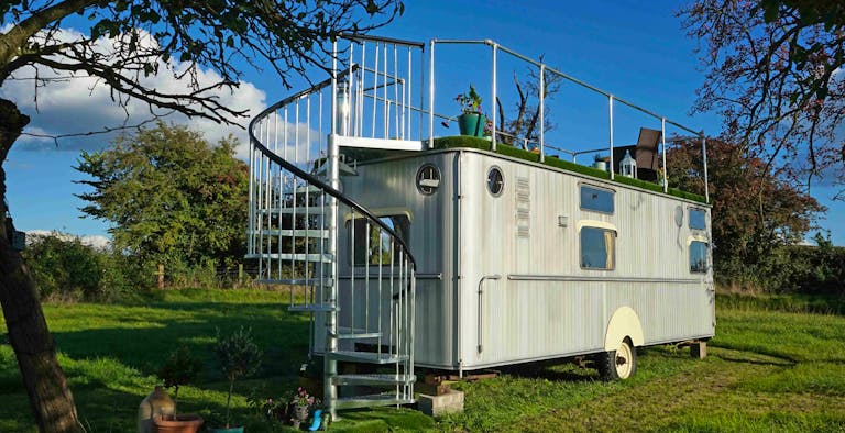 Warwick Knight Caravan