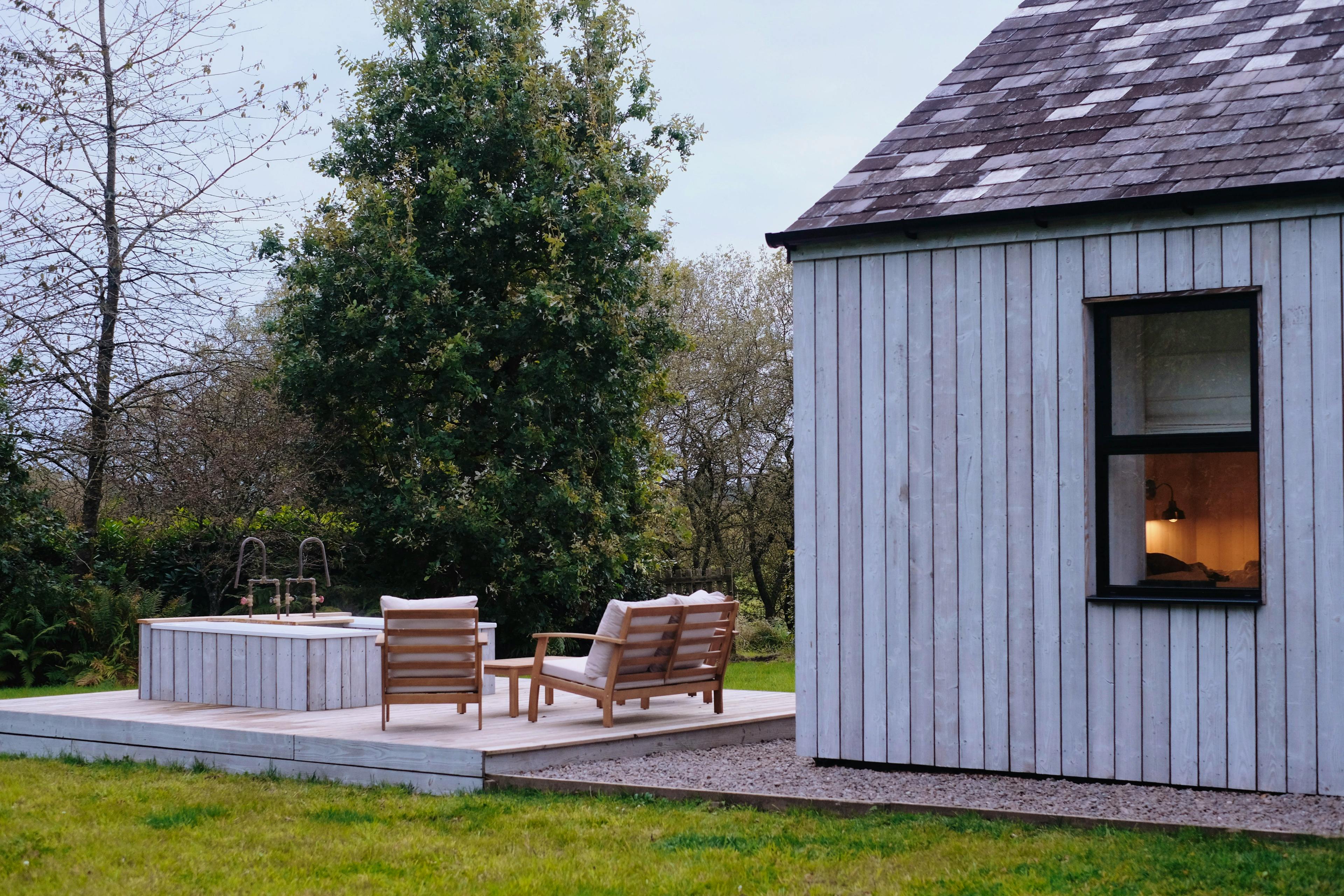 Places with Unique Outdoor Bathtubs