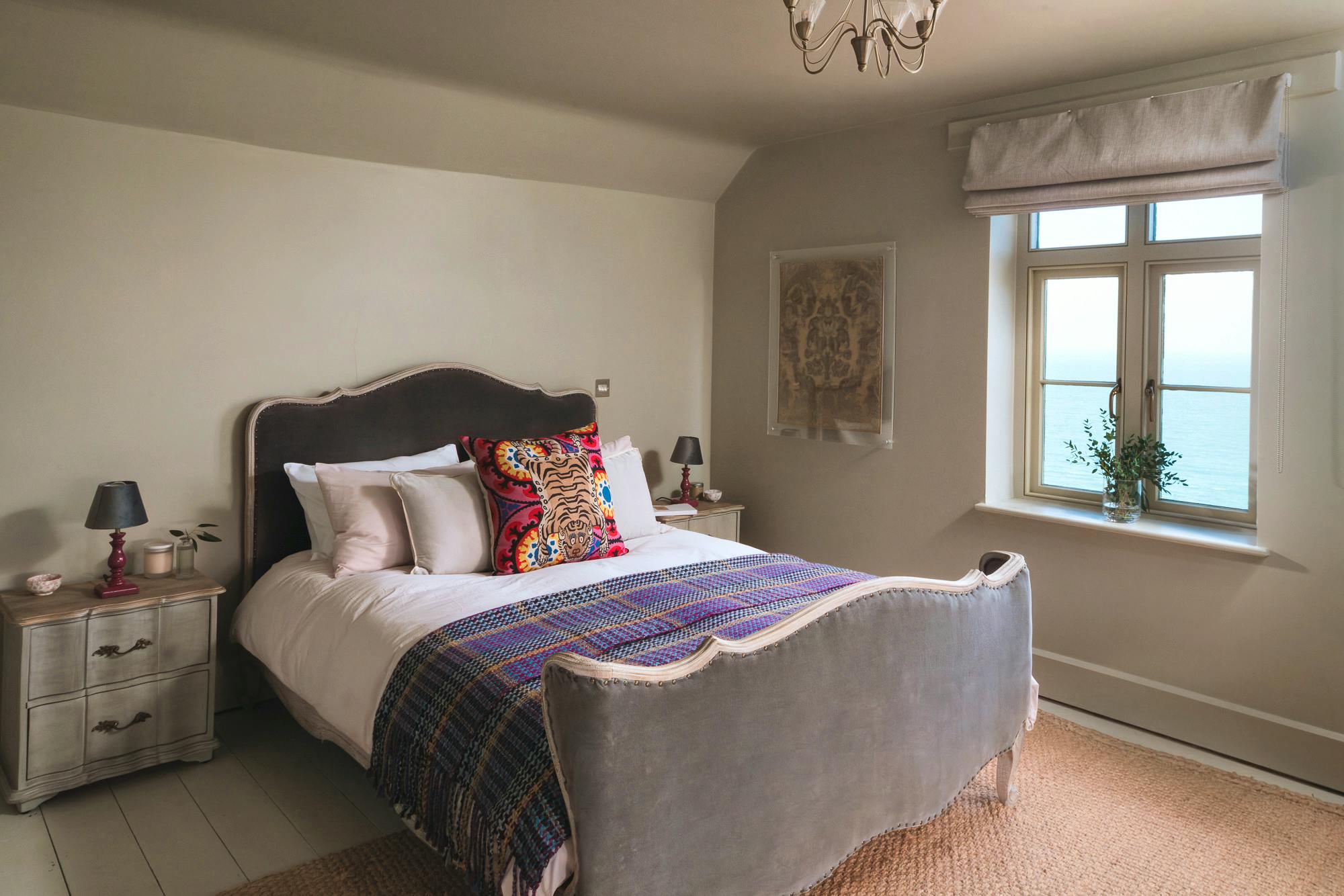 Upstairs front bedroom