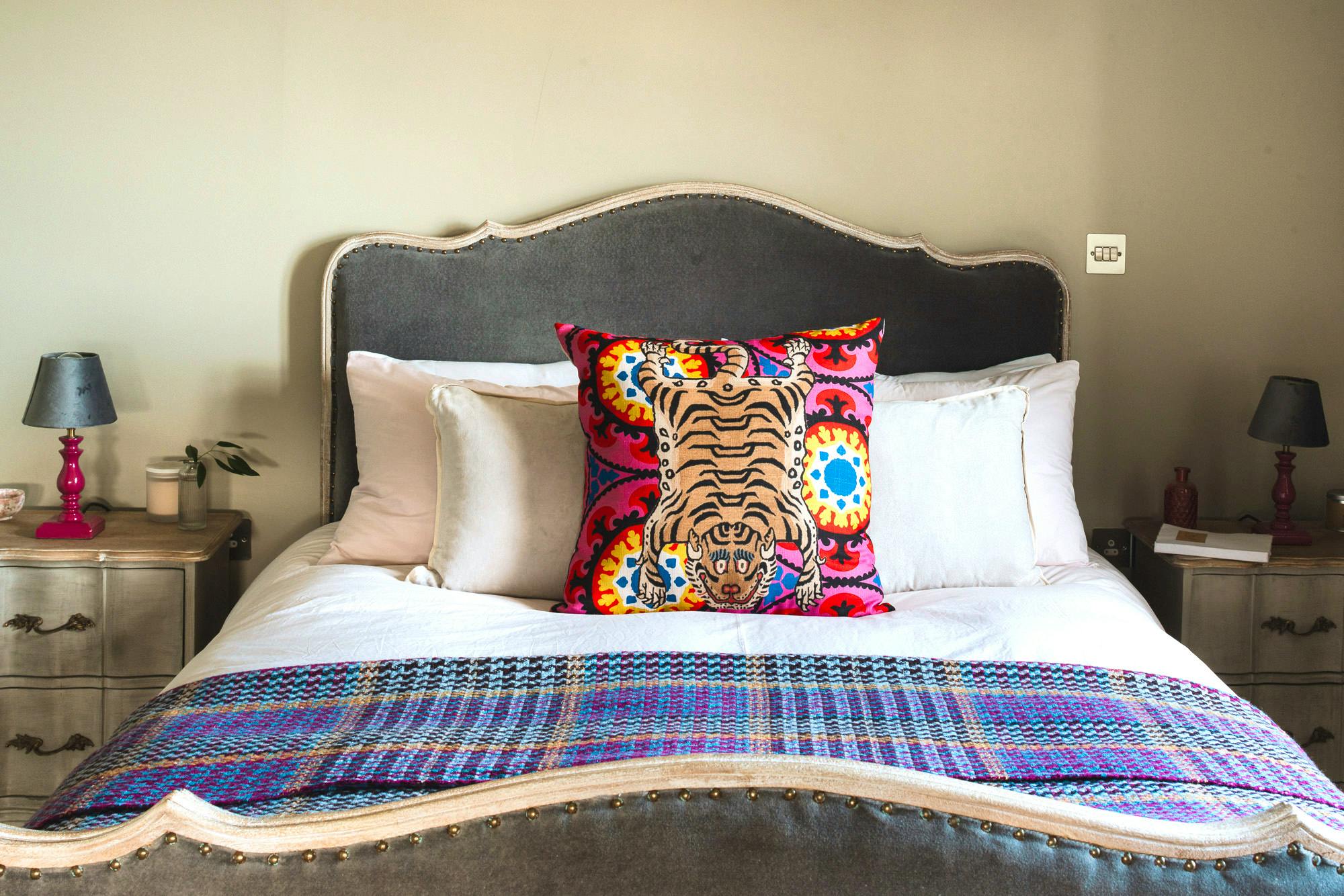 King bed in upstairs front bedroom