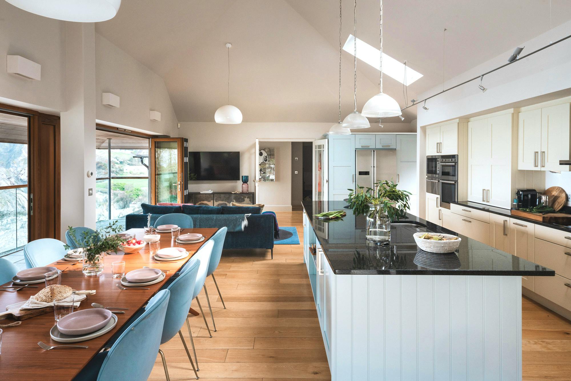 Open plan kitchen-dining room