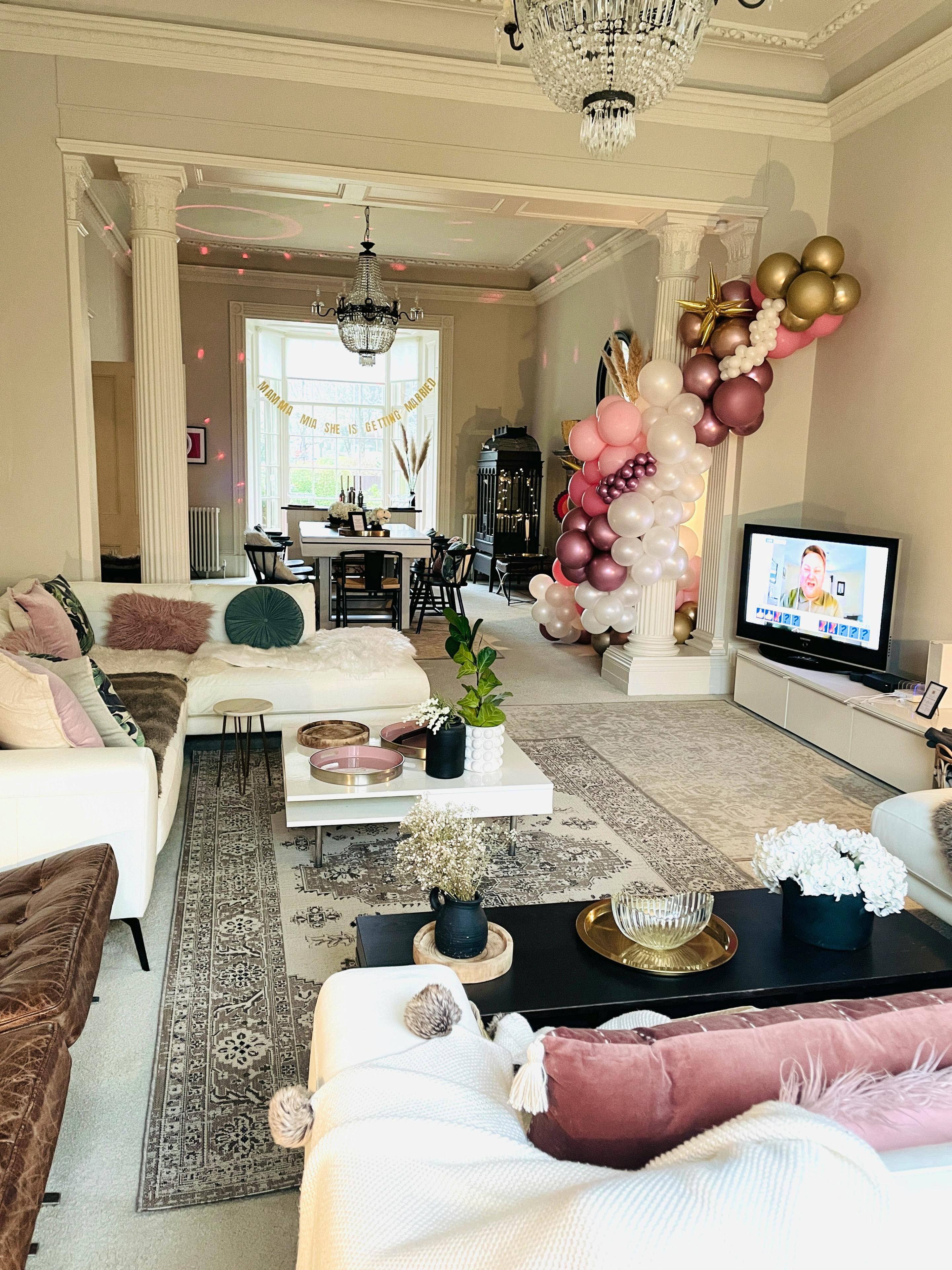 We include this balloon garland 