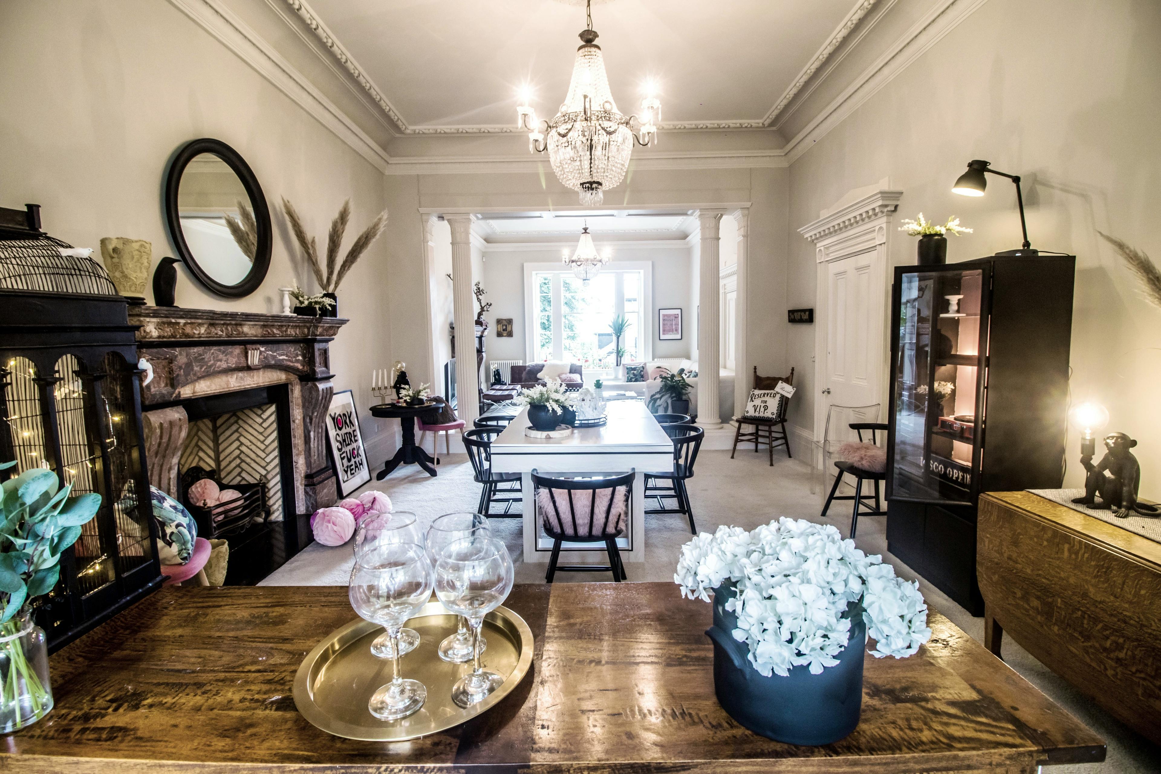 Cocktail Bar &  Record Player