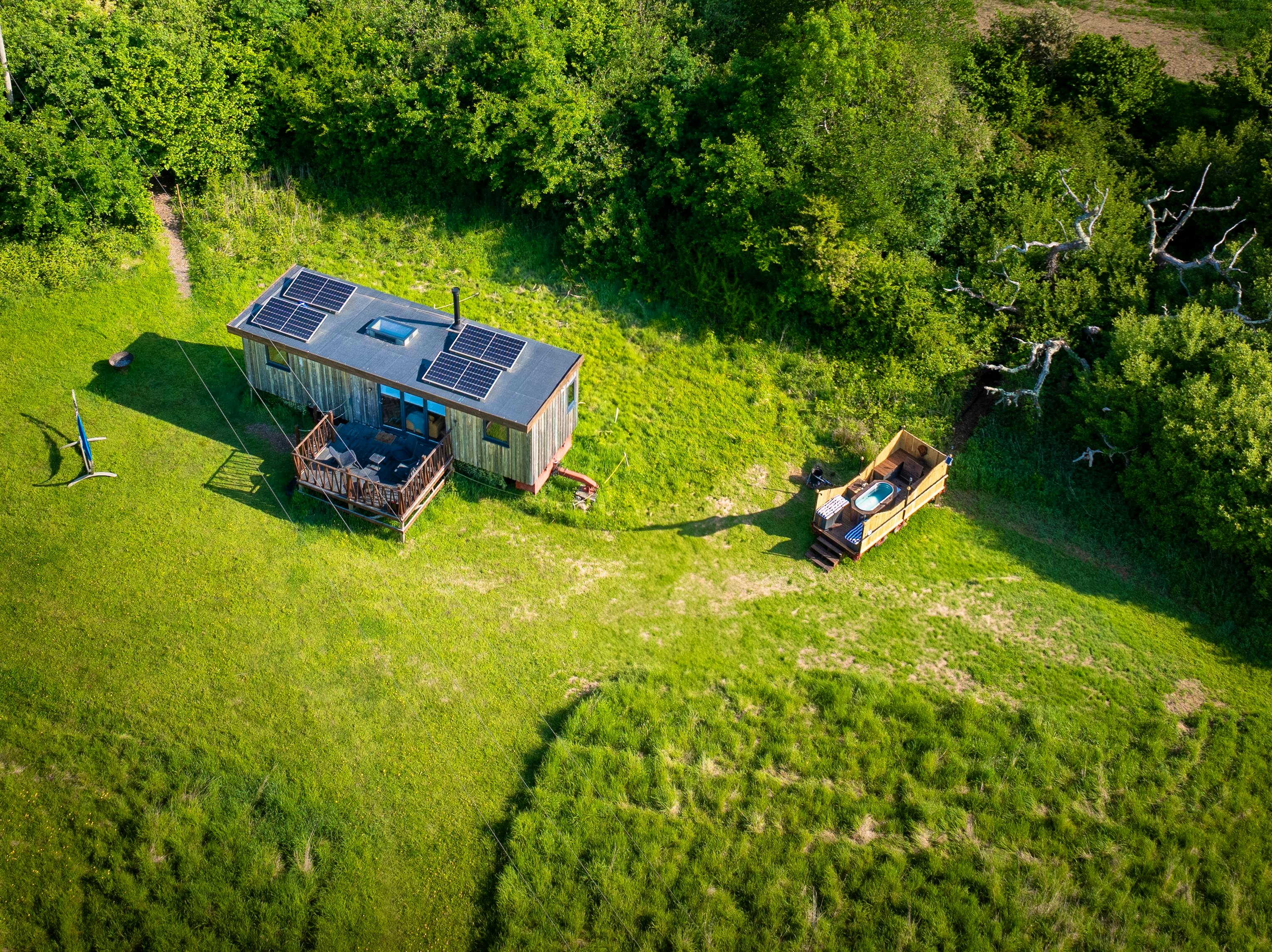 Cabin, hot tub, hammock, firepit