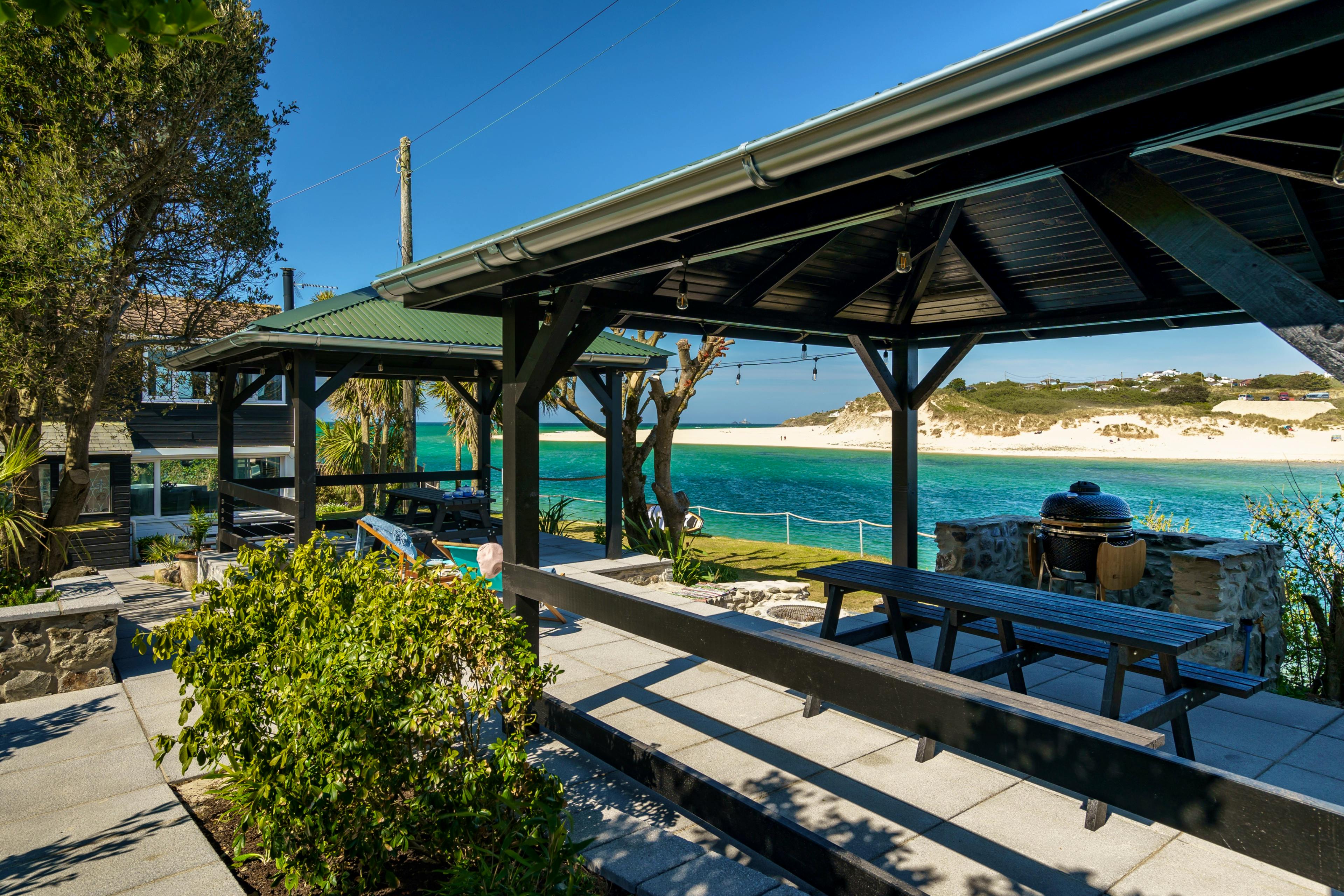 Covered Outdoor Entertainment Area