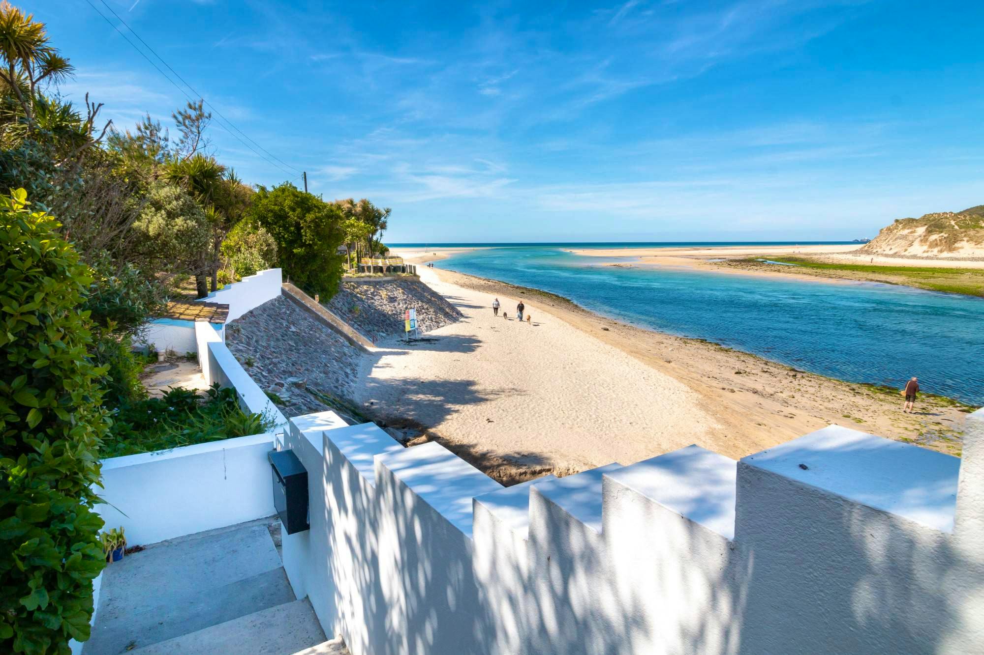 Beach House: Private Beach Access