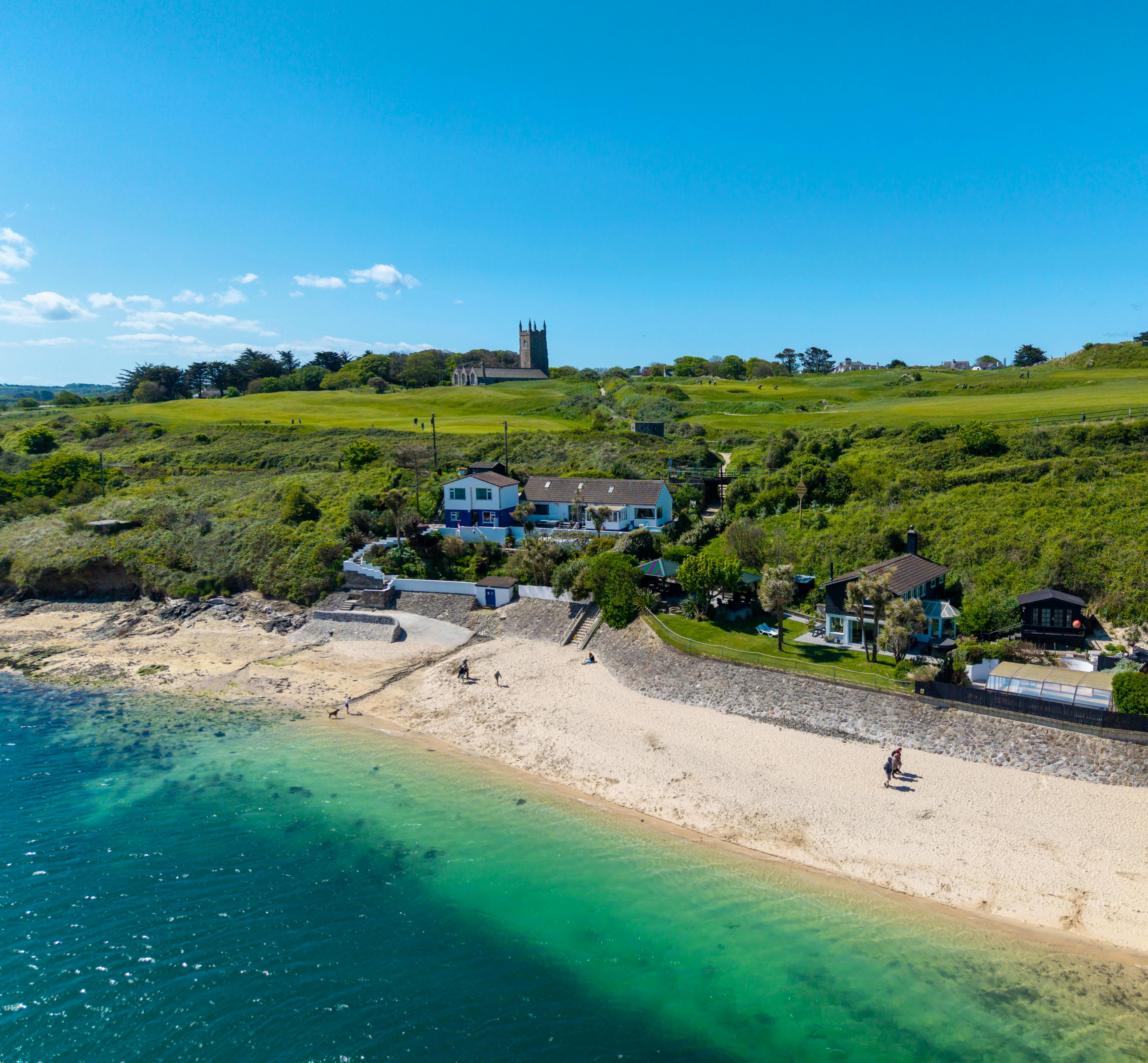 Beach Houses for Large Groups - Image 2