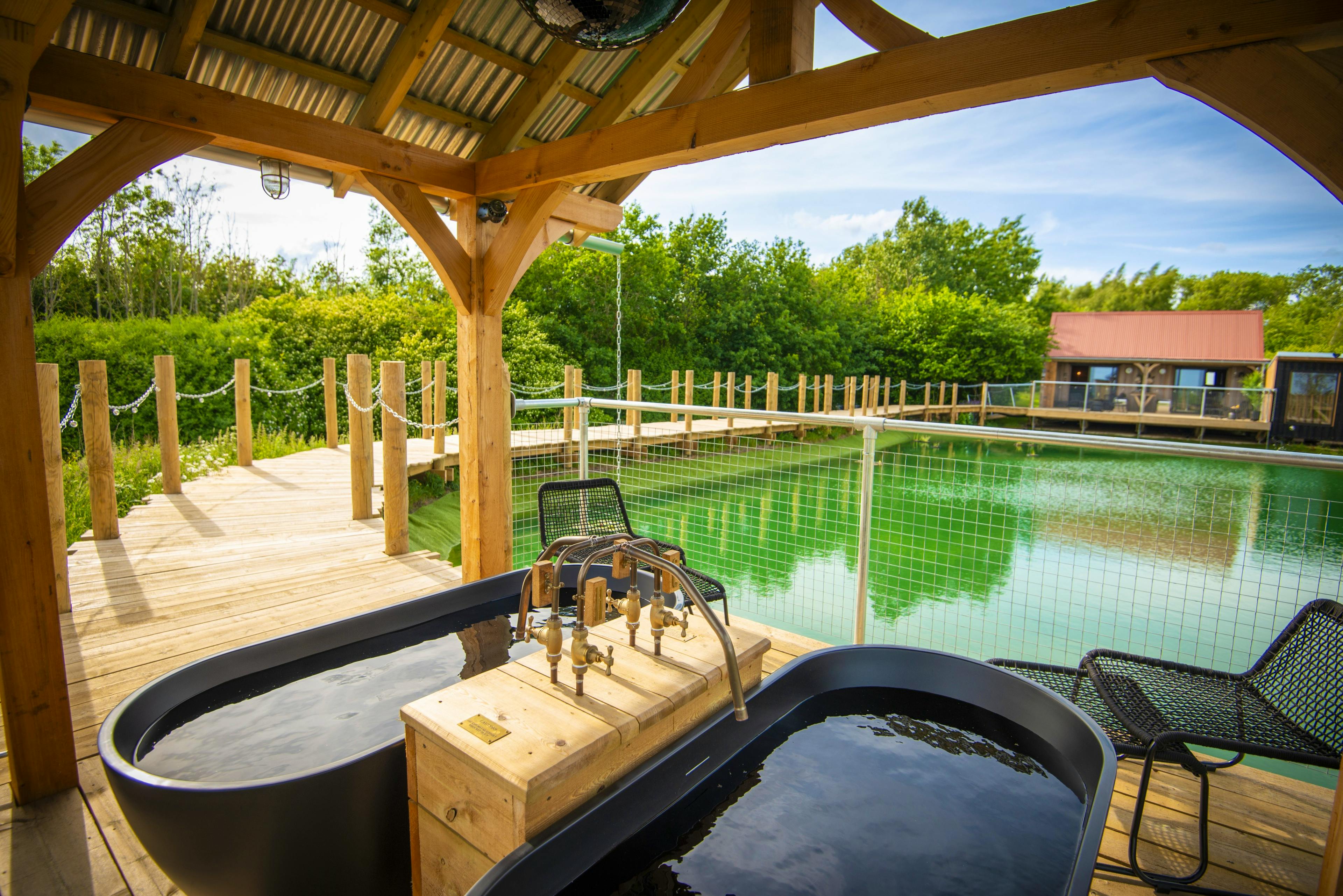 Places with Unique Outdoor Bathtubs