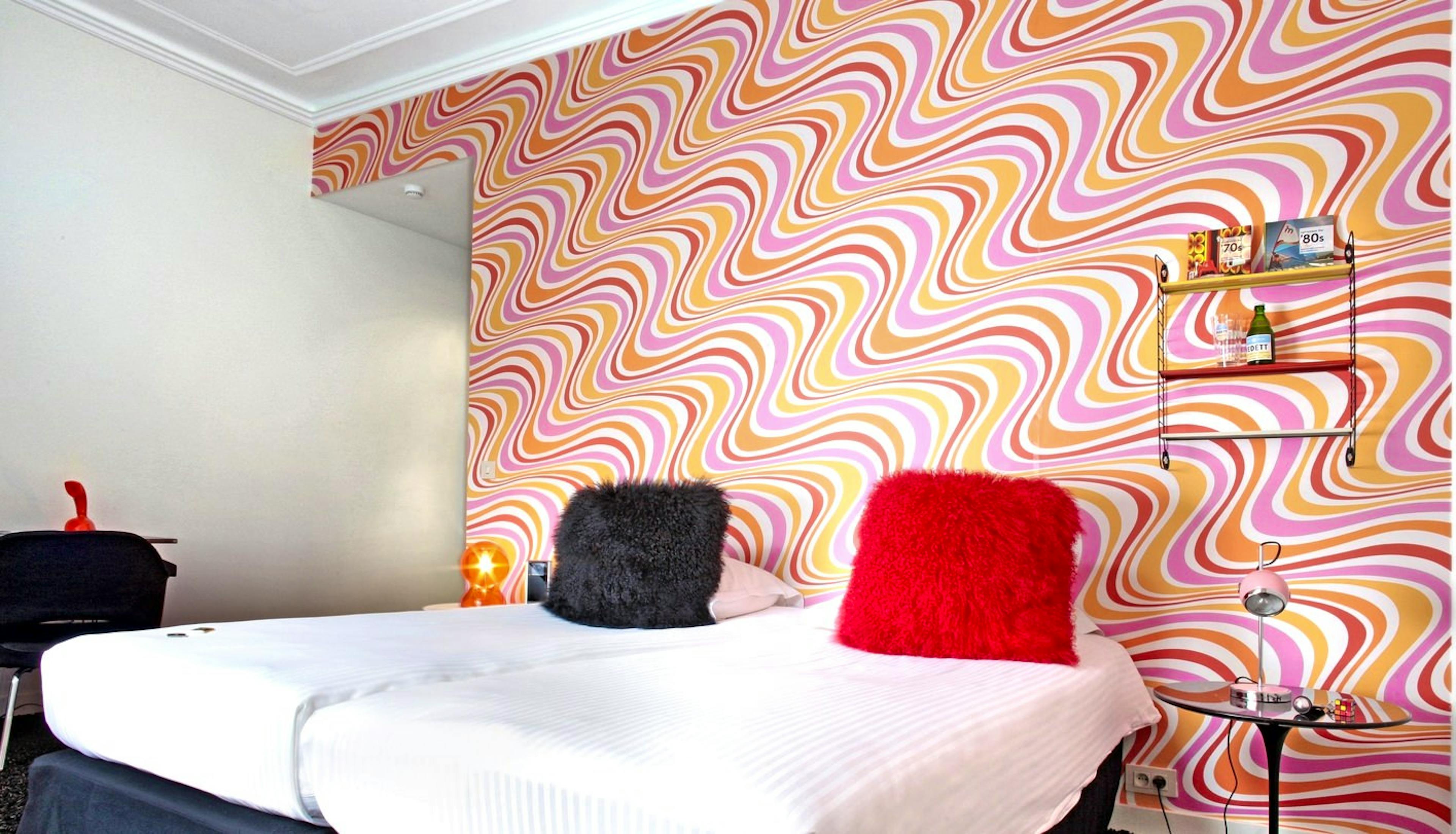 Vintage Hotel - Image 1