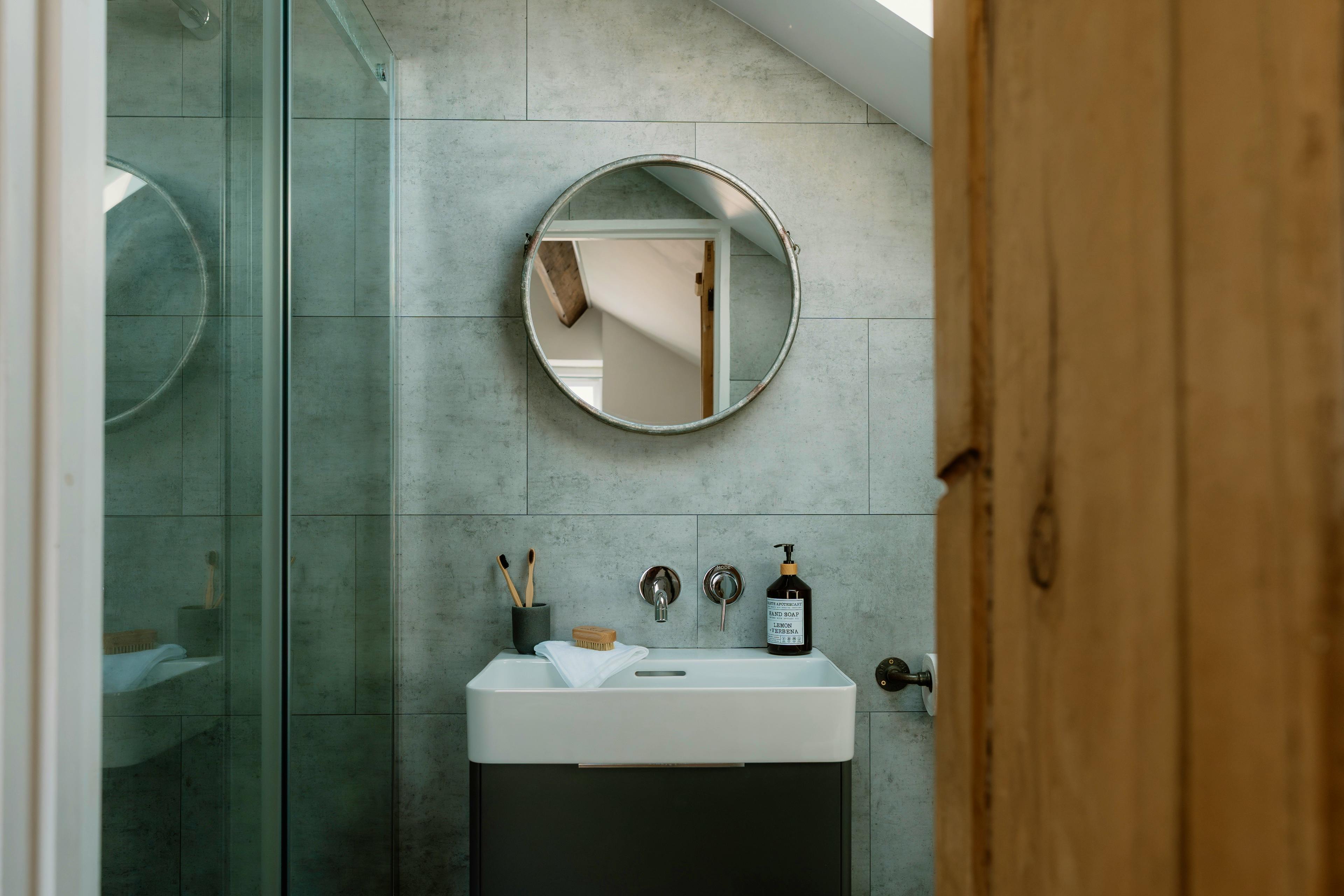 Attic shower en-suite