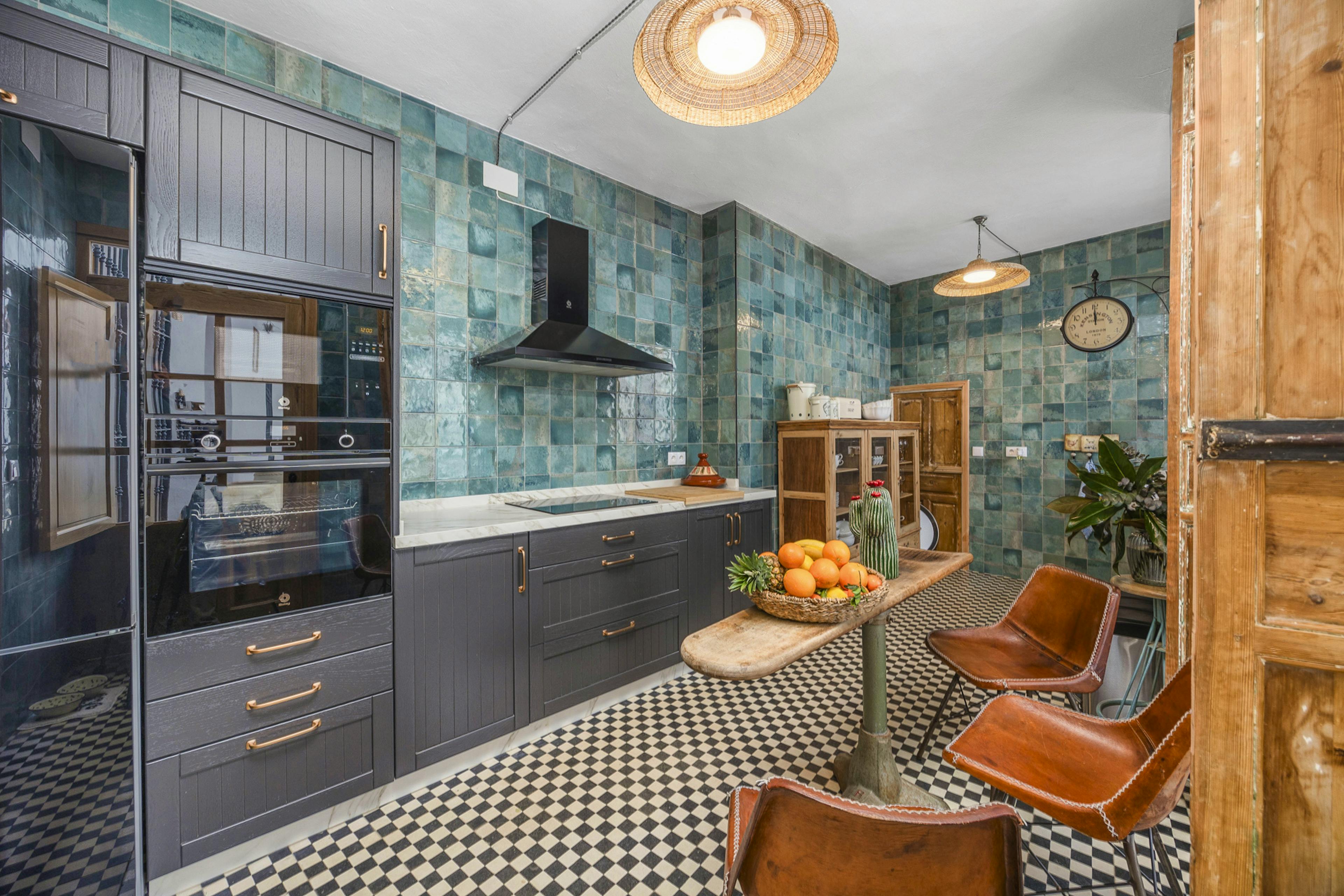 The Yellow House - Image 3