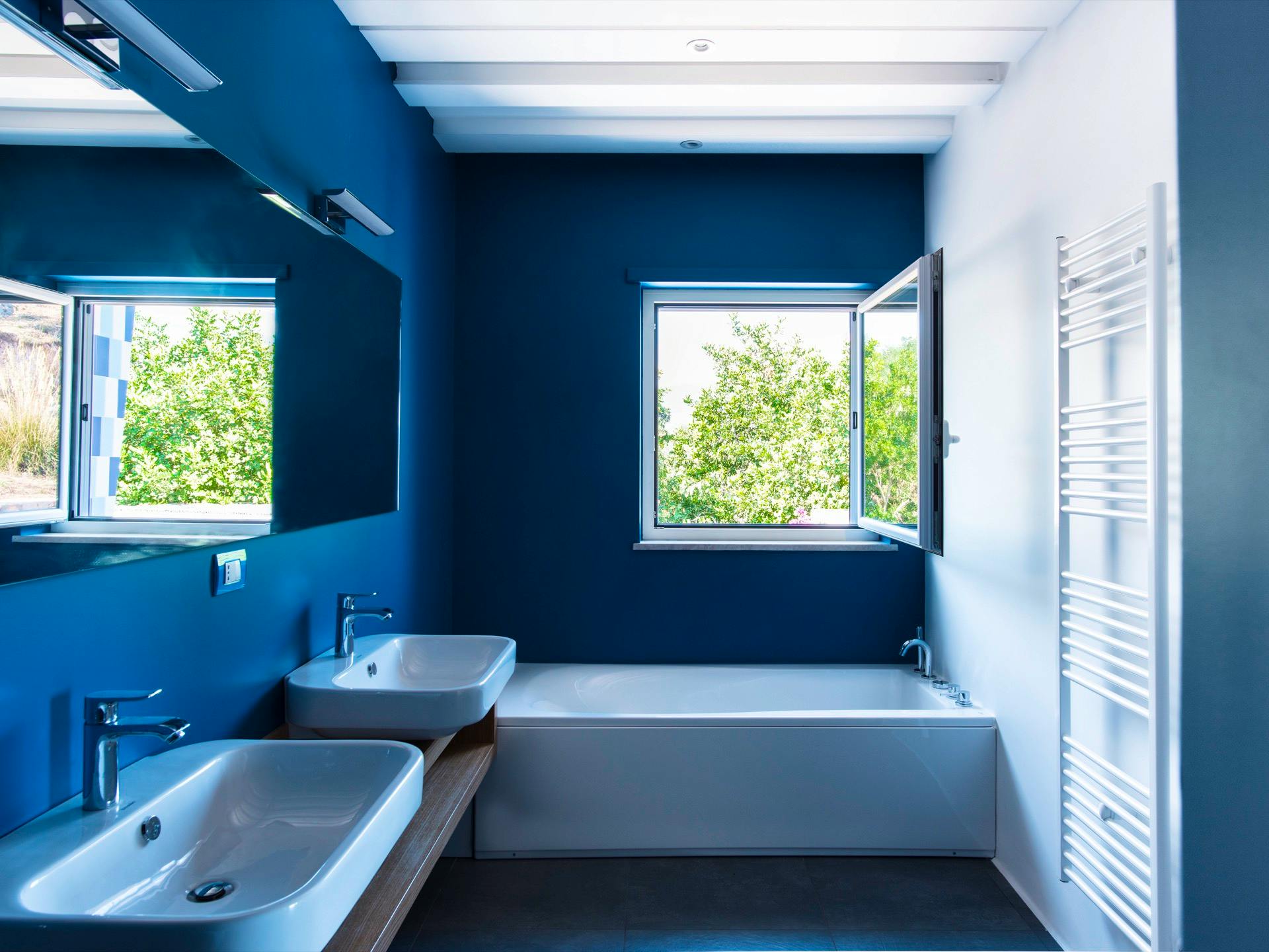 Master en suite bathroom