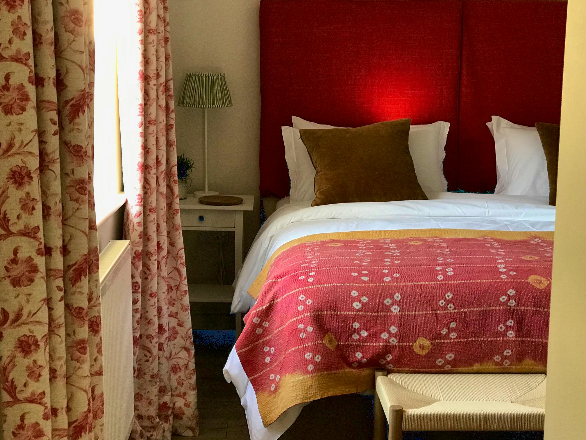 Comfortable Tearose bedroom in TCM