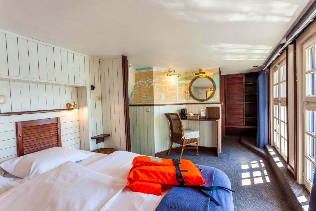 Boat Hotel De Barge - Image 2