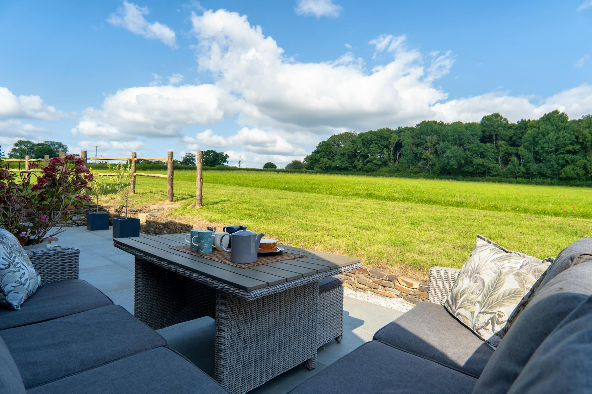 Relax with tea and cake!