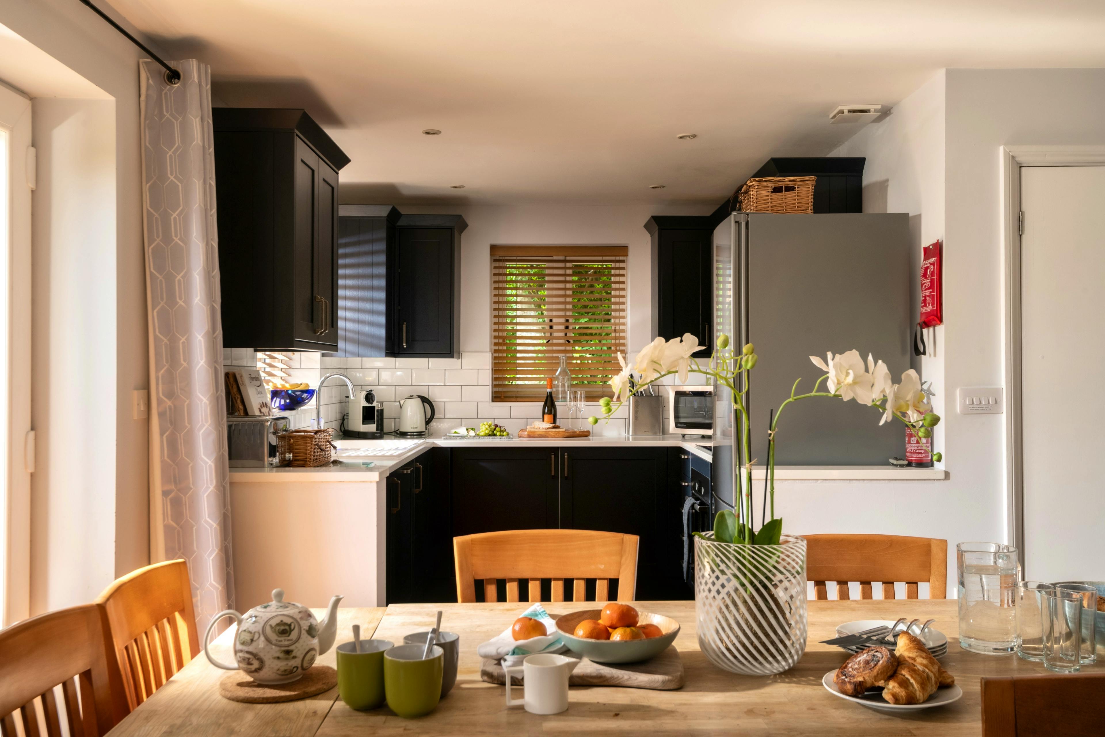 Dining for 8, well-equipped kitchen