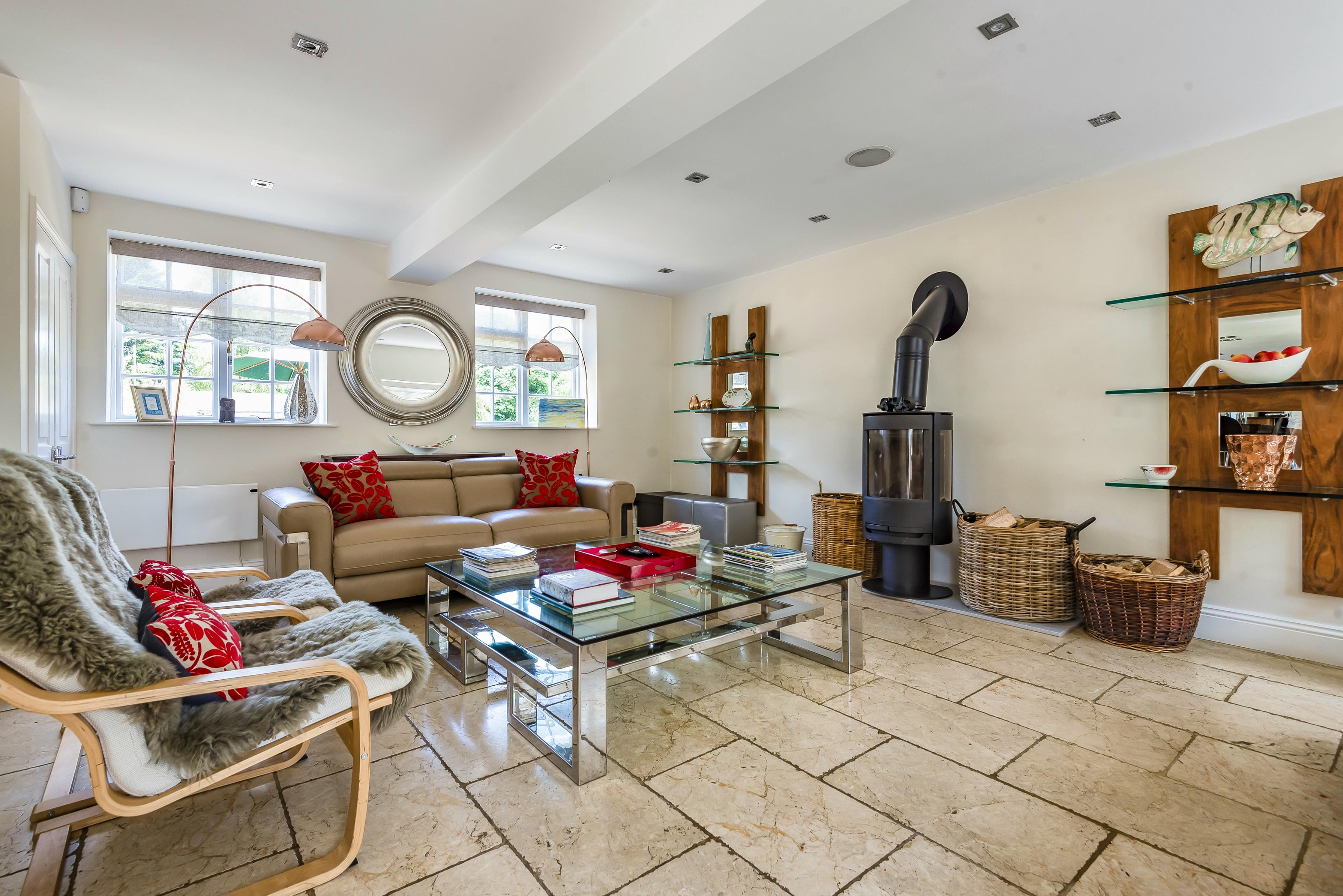 Snug off kitchen area