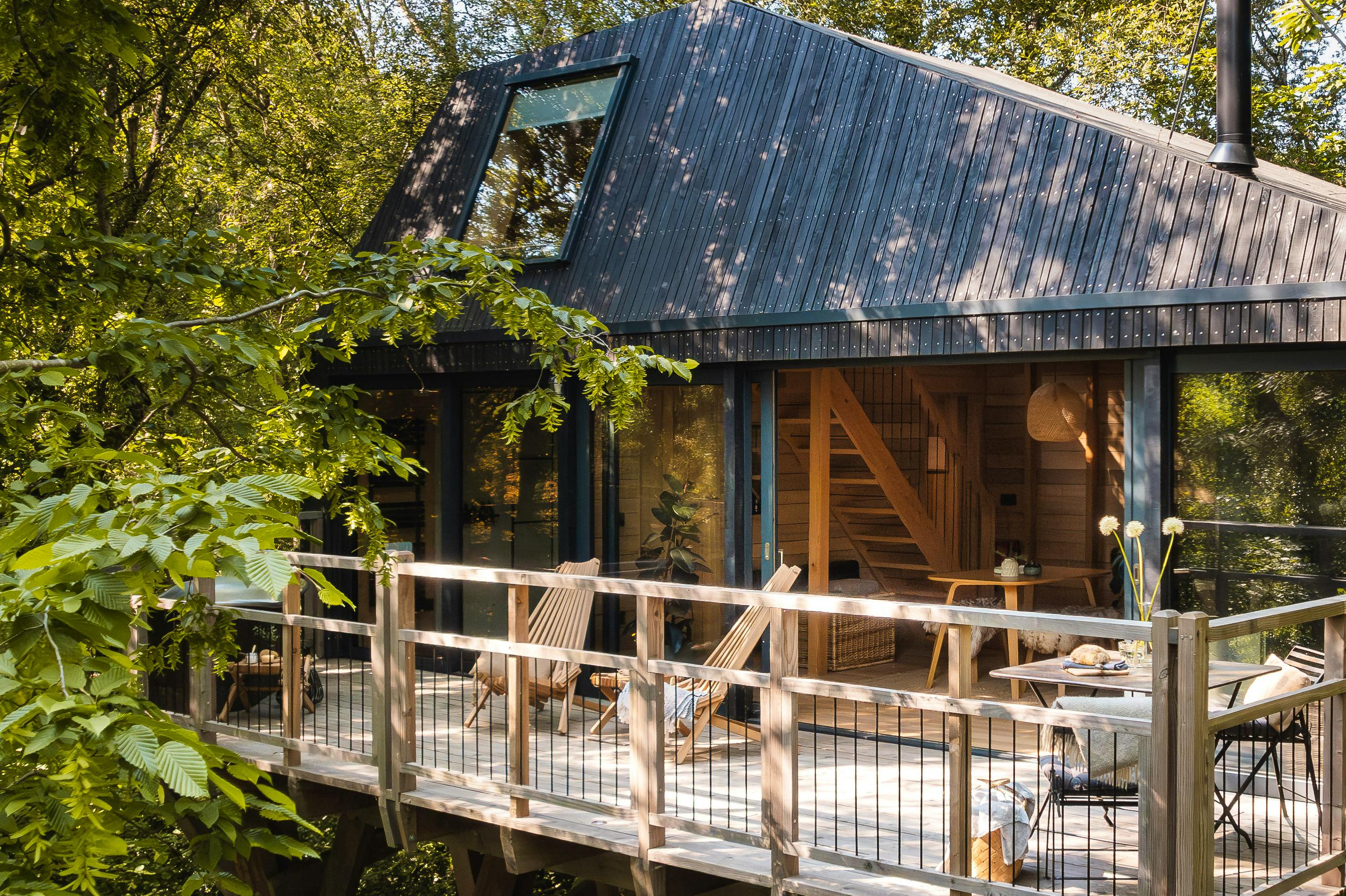 Starling Spa Treehouse in summer