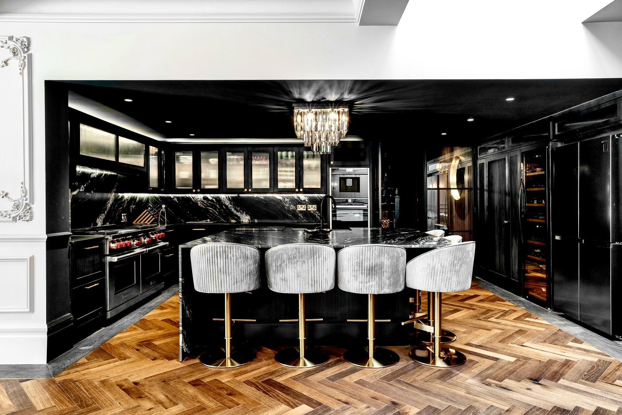 Kitchen & Breakfast Bar