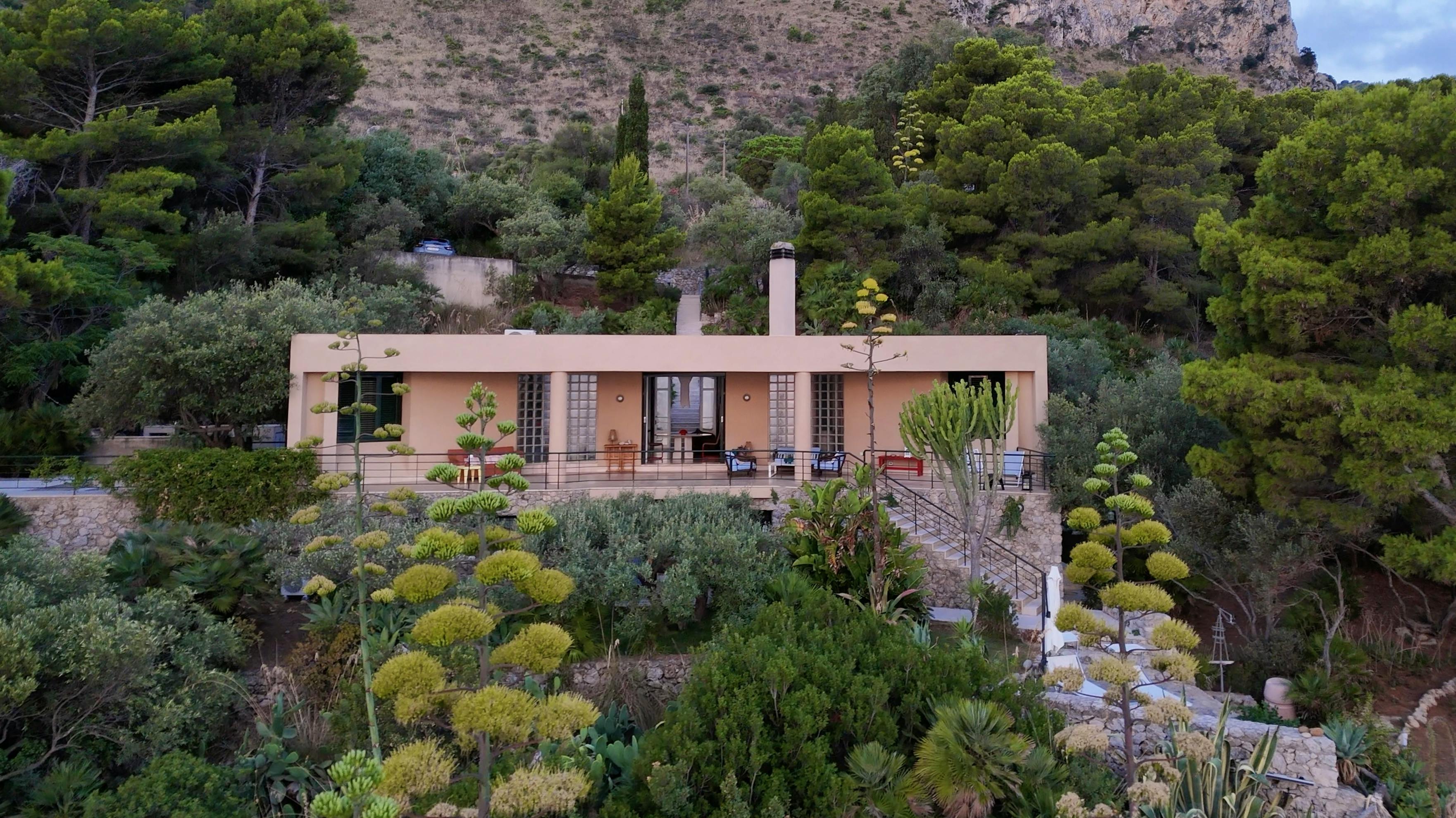 vista drone   prospetto    villa 