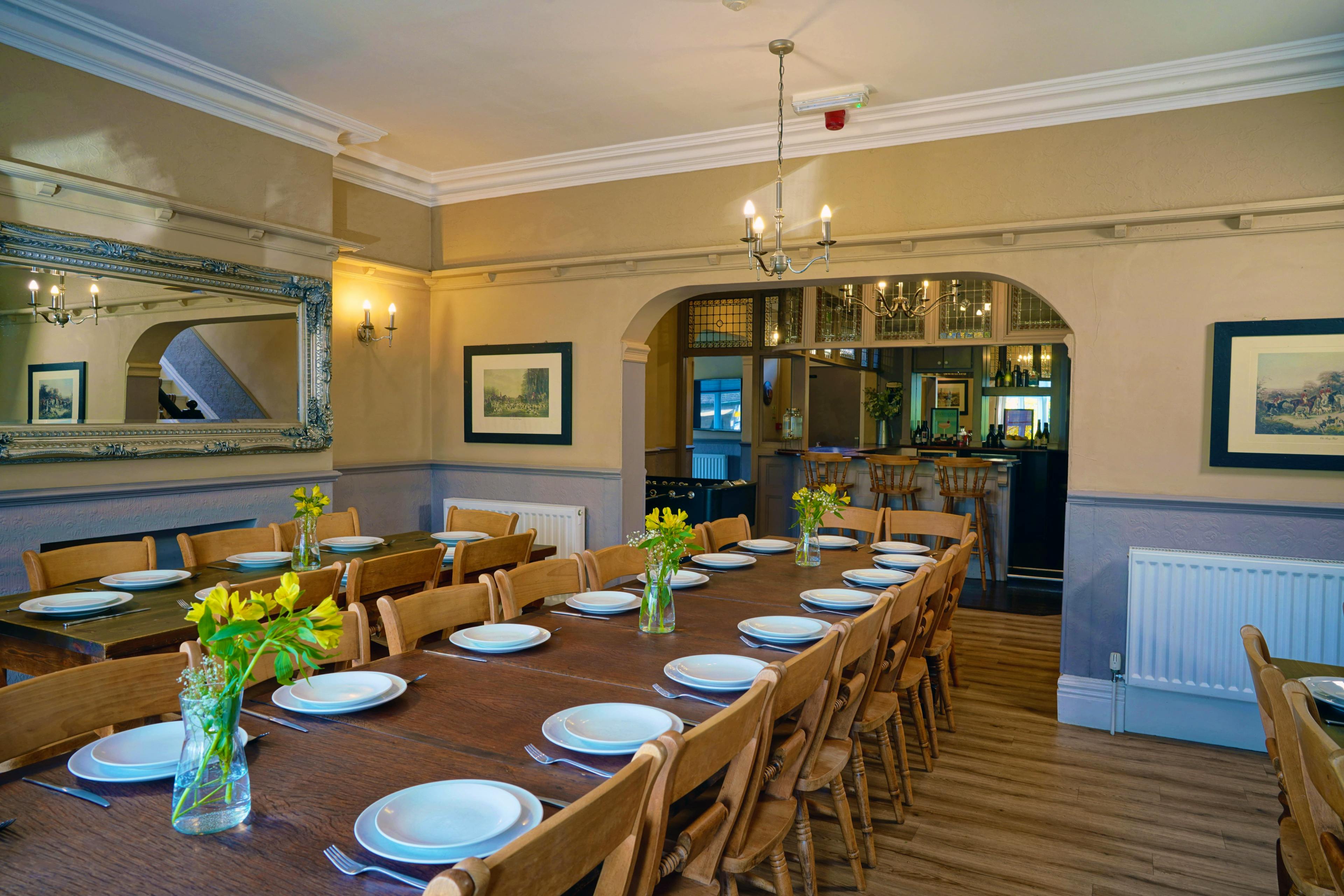 Dining for up to 40 guests 