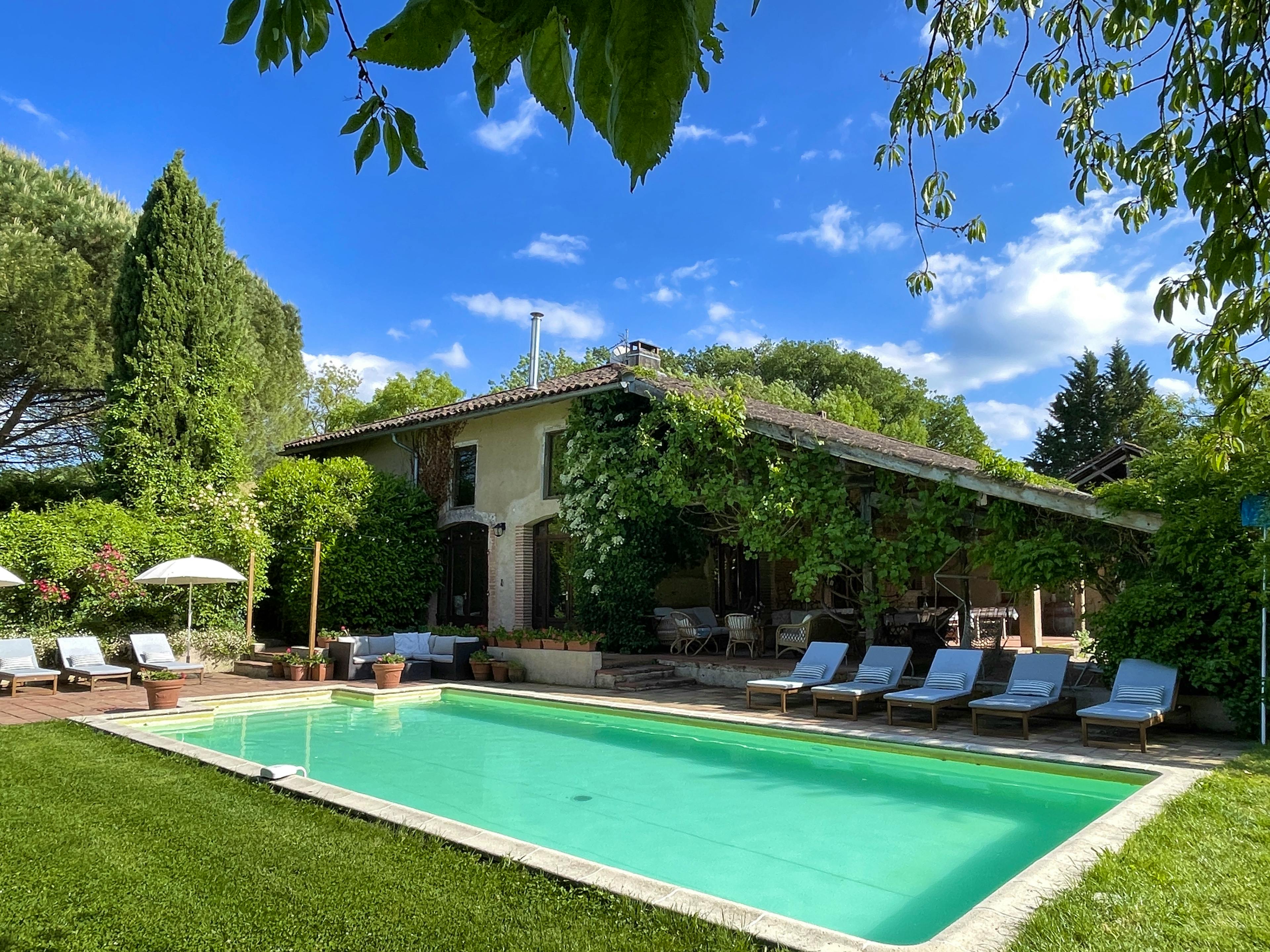 Pool area with gas plancha