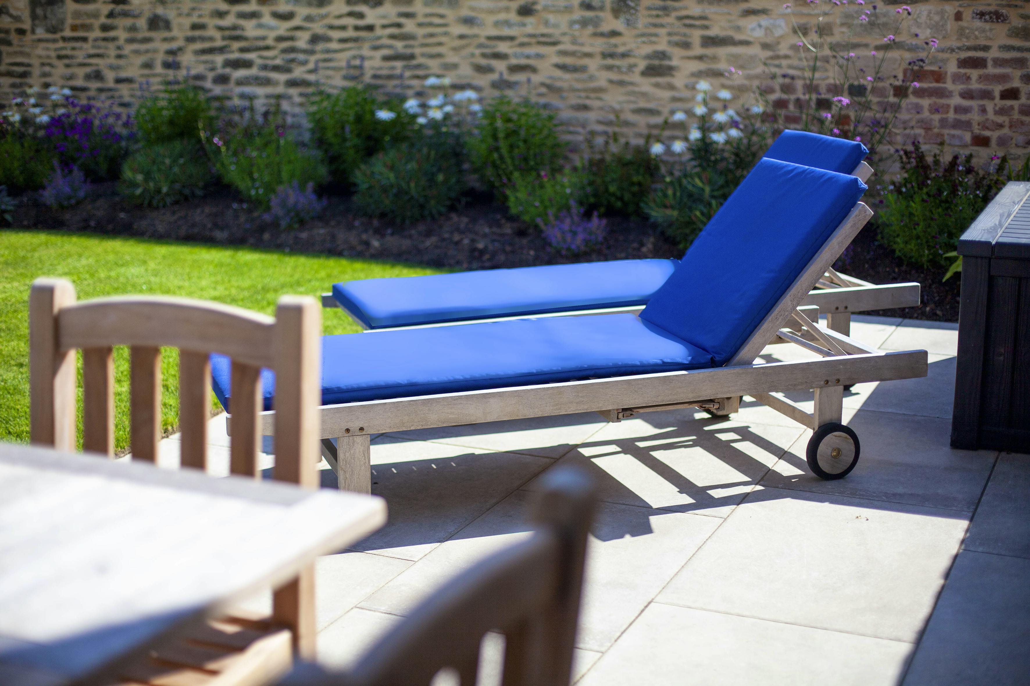 Hayloft patio table & chairs