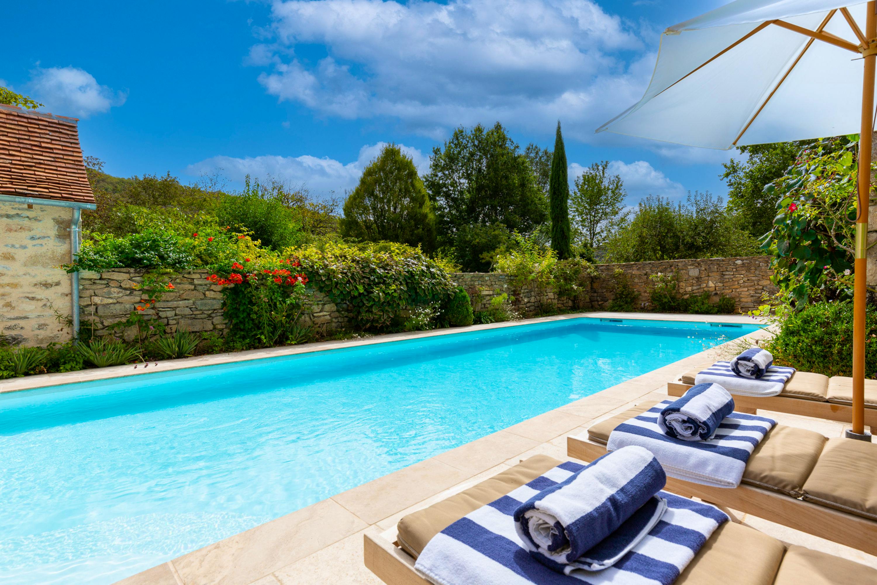 Poolside peace in the Lot 