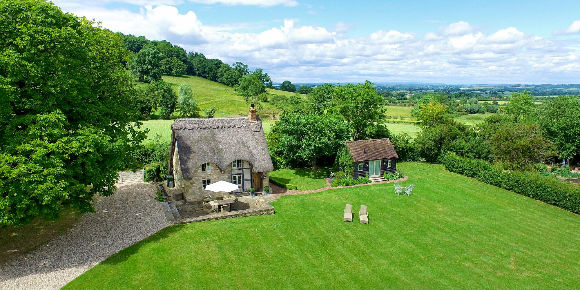 10 of the Cutest English Country Cottages