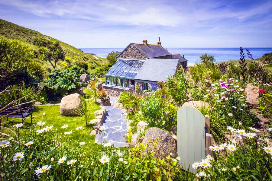 Castaways- Cool Cottage On The Beach In Sennen, Cornwall